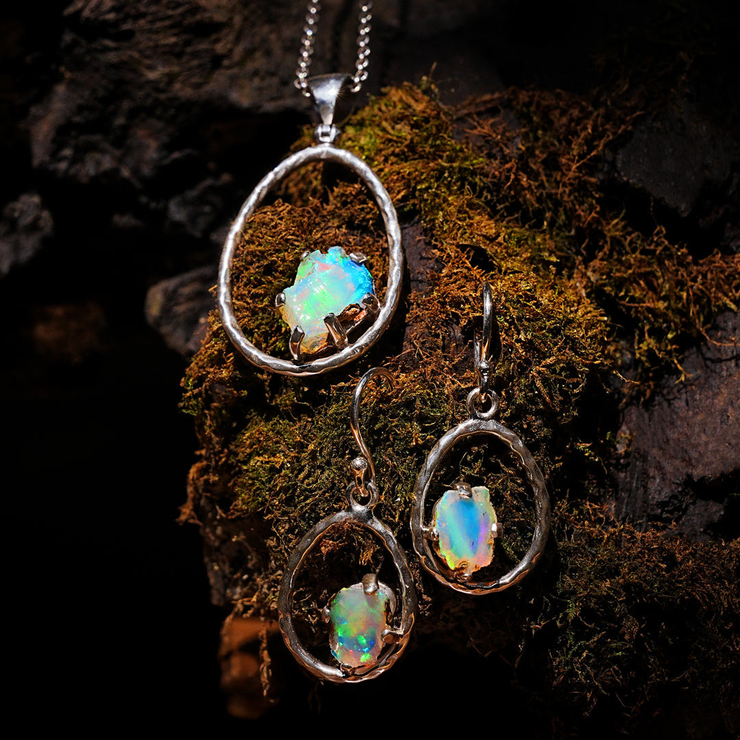 Starborn Roh Natürlicher Äthiopischer Opal Sterling Silber Gehämmerter Reifen Anhänger
