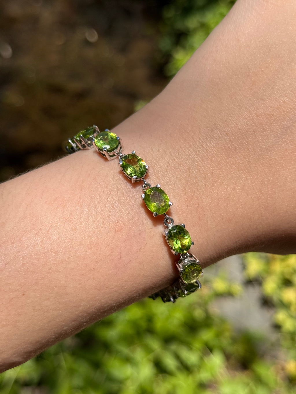 Bracelet En Argent Rhodié Avec Péridots Véritables 30 Carats - Longueur Réglable 17-18 Cm