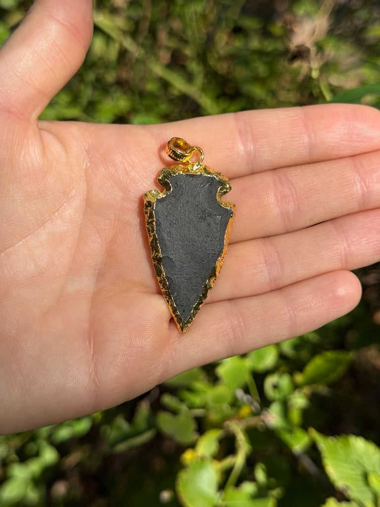 Starborn Small Black Jasper Hand Carved Arrowhead Pendant with Flash Plate Border (Silver/Gold)