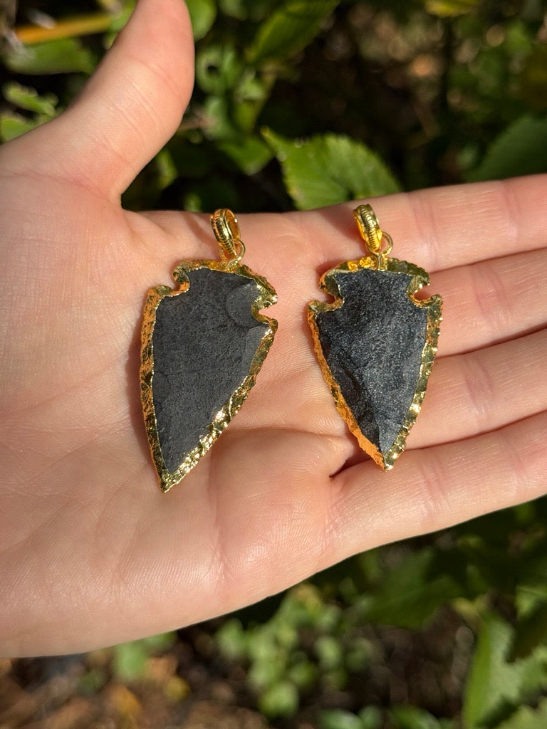Starborn Small Black Jasper Hand Carved Arrowhead Pendant with Flash Plate Border (Silver/Gold)