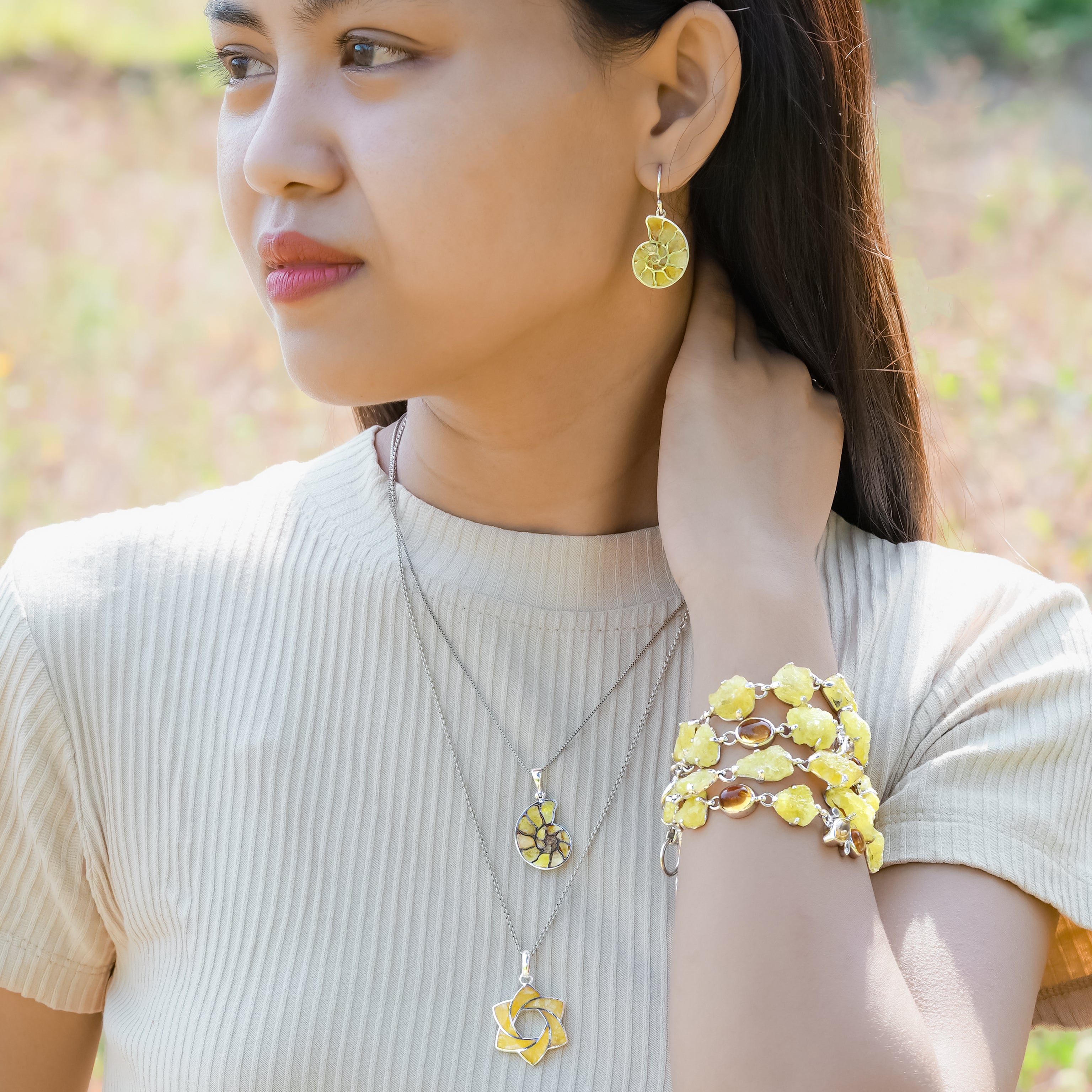 Starborn Ohrring aus Sterlingsilber mit Nautilus-Ammonit und Edelsteineinlage, klein