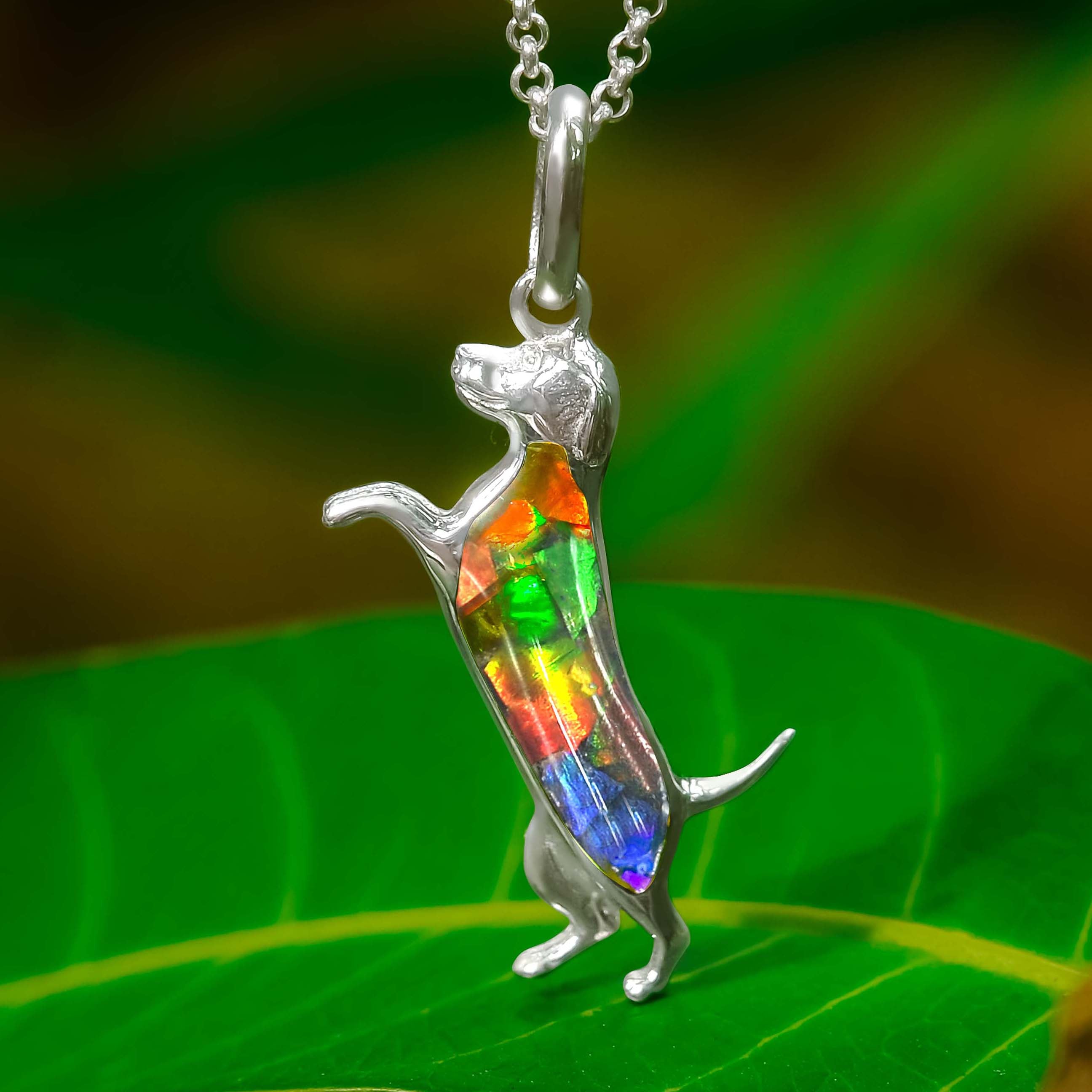 Colgante con silueta de perro Starborn en plata de ley