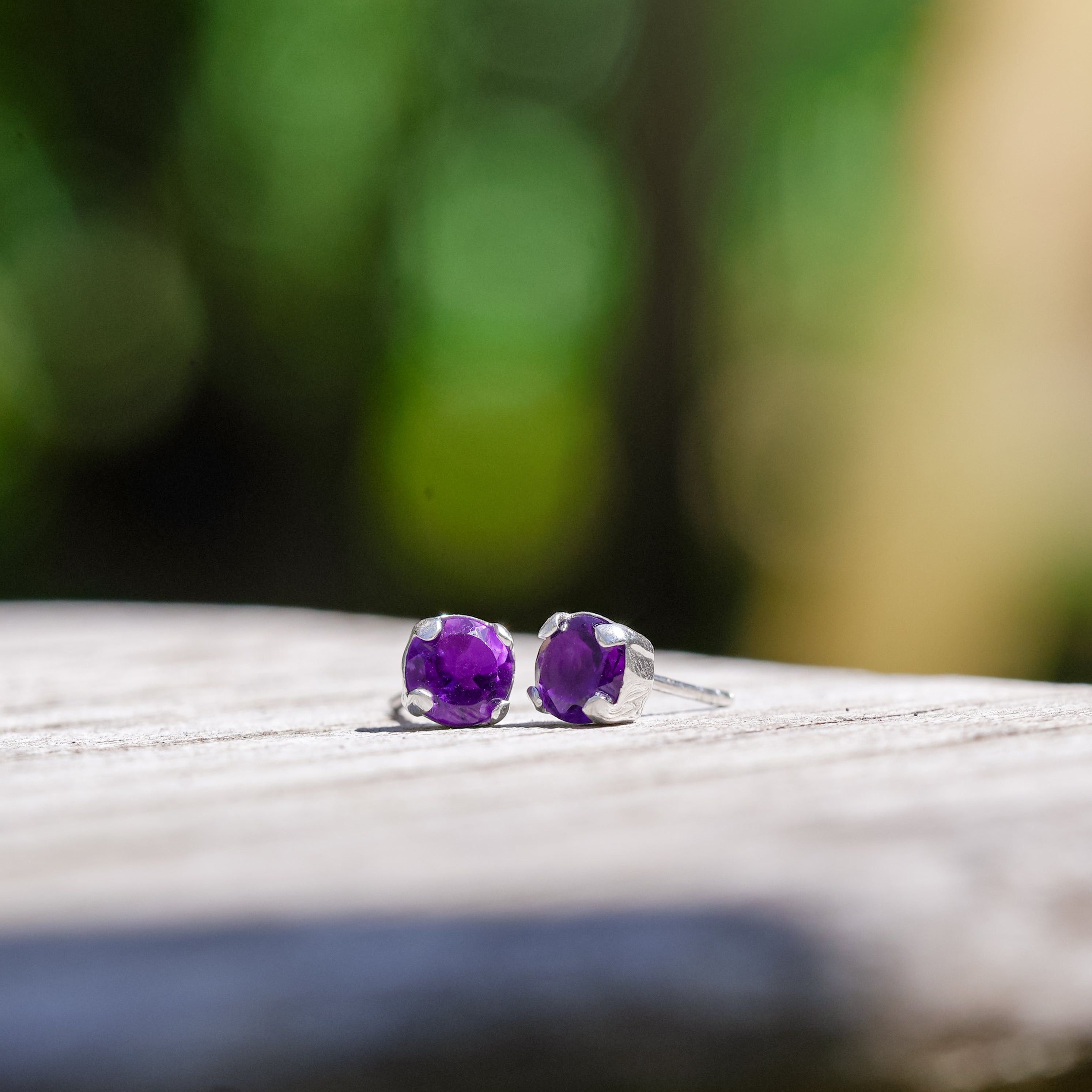 Aretes con poste de cornalina facetada Starborn en plata de ley