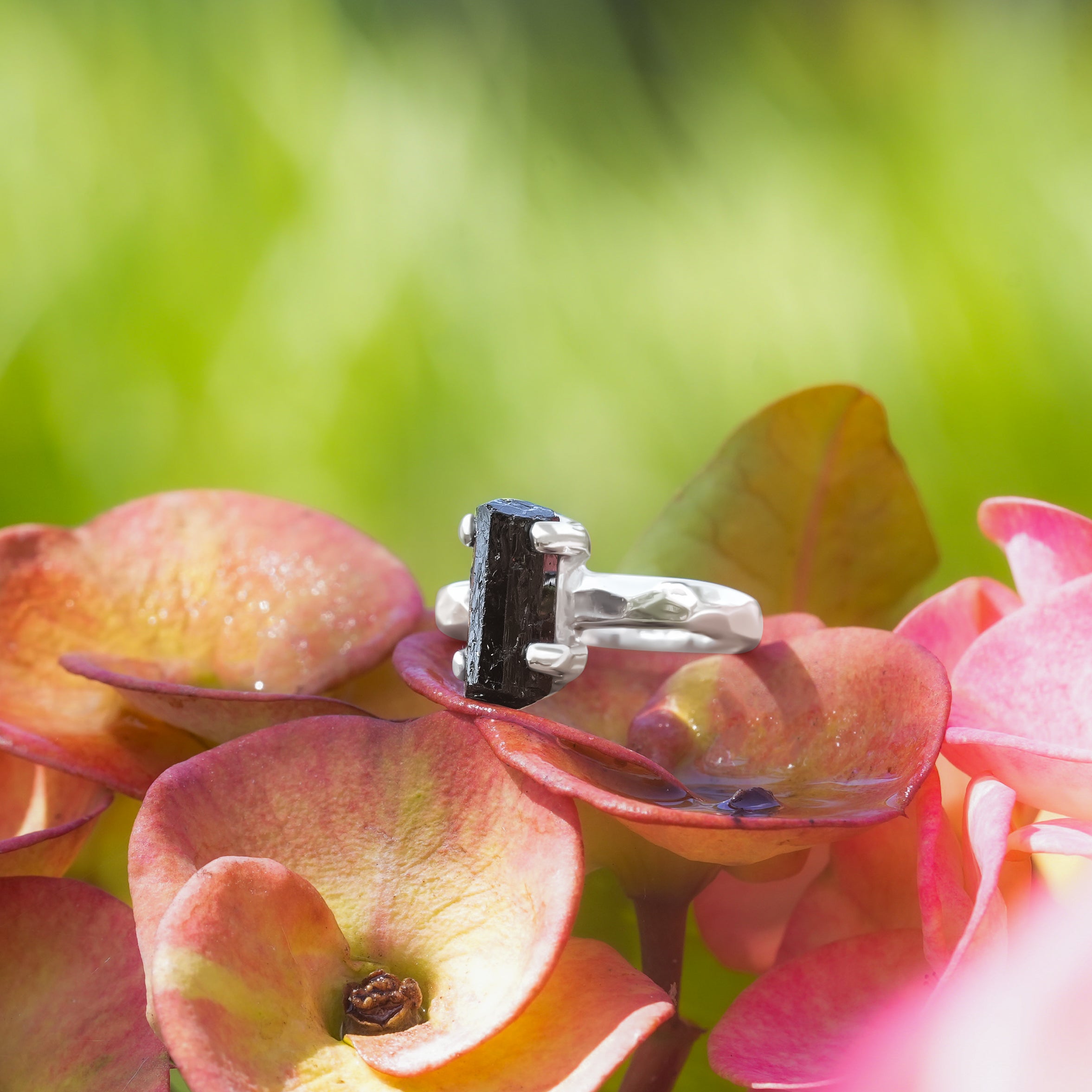 Anillo de cristal de turmalina negra Starborn en plata de ley