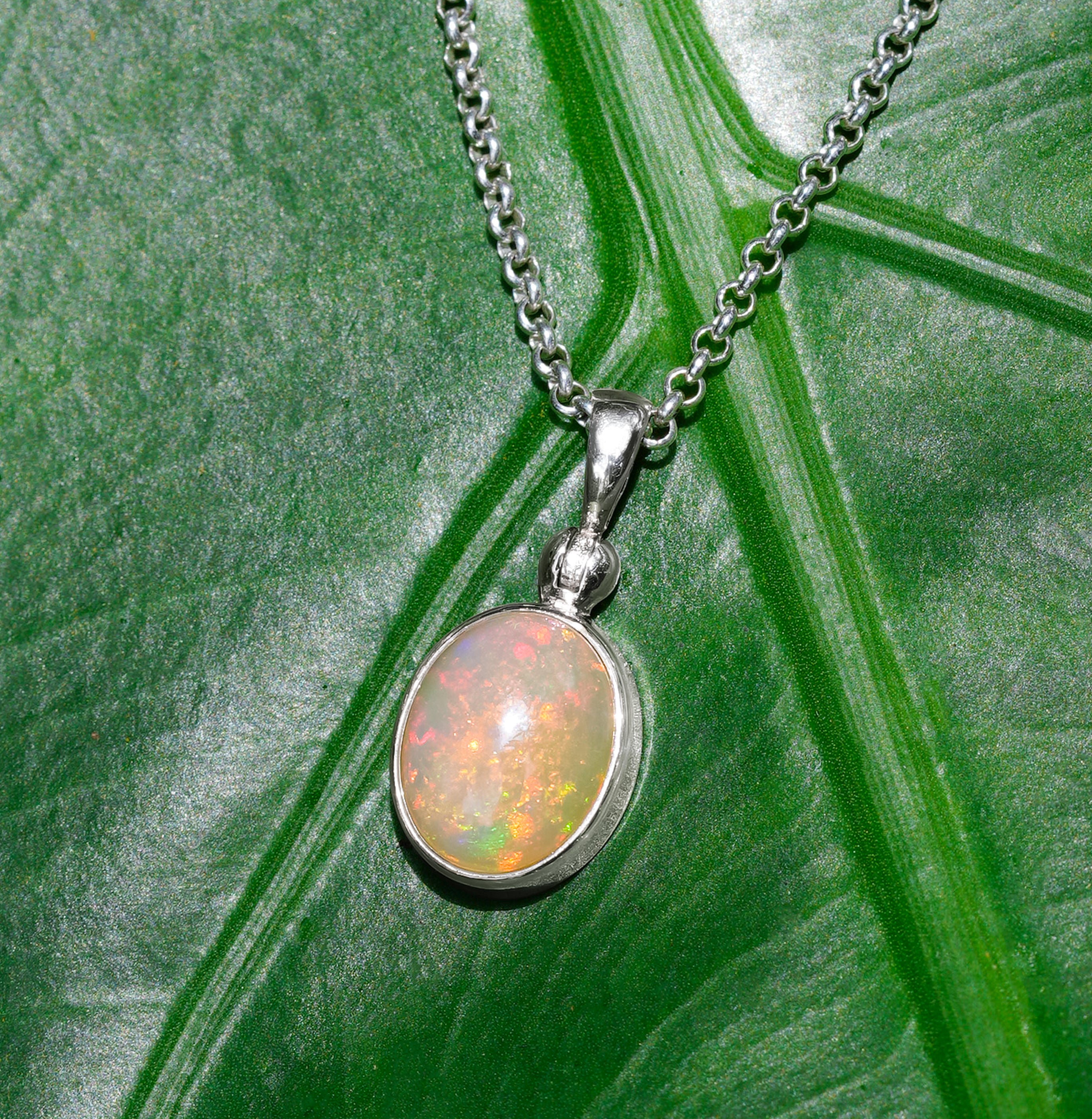 Colgante de ópalo etíope Starborn en plata de ley