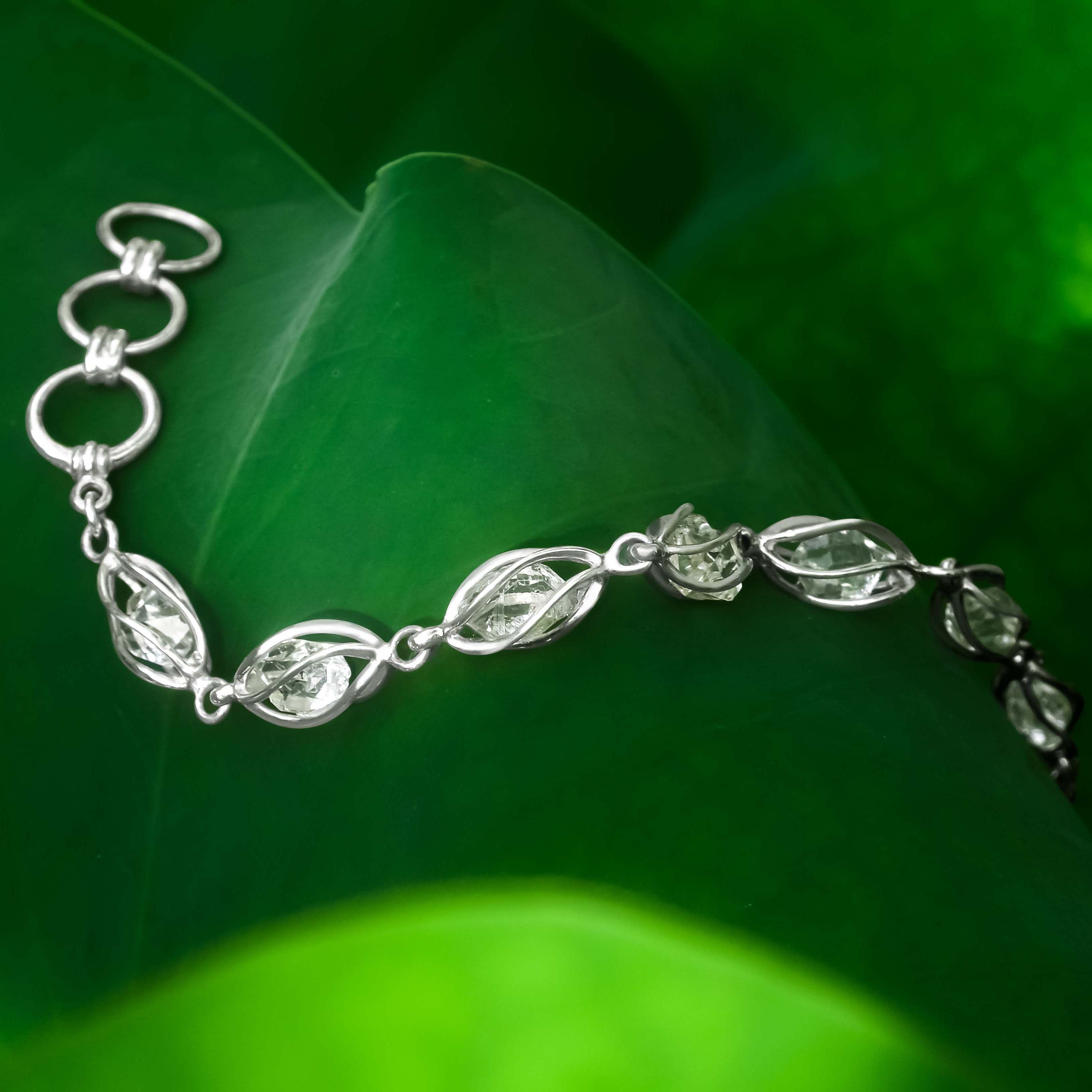 Brazalete de cristal de cuarzo y diamantes Herkimer de Starborn en plata de ley