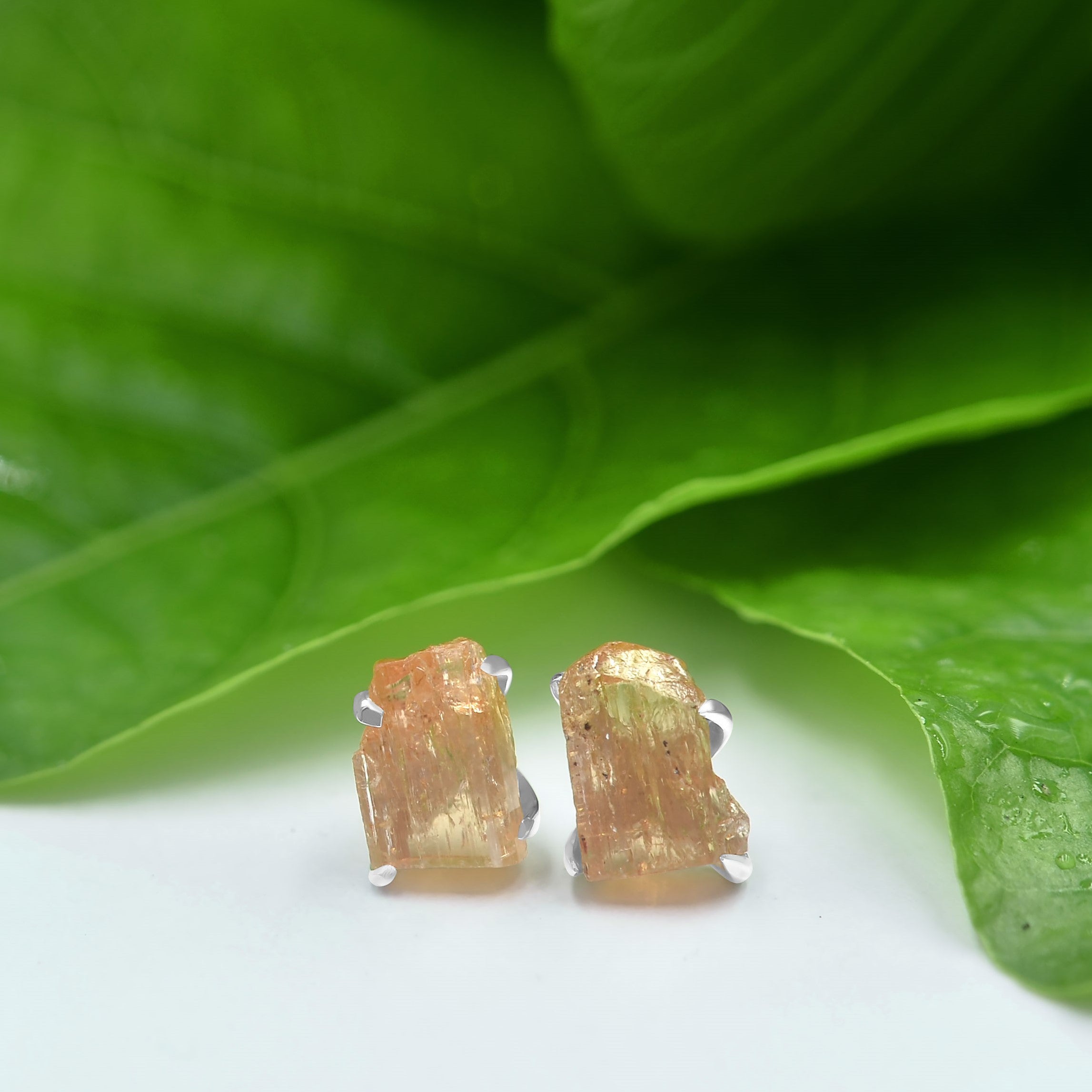 Aretes con forma de poste de cristal de topacio imperial Starborn en plata de ley