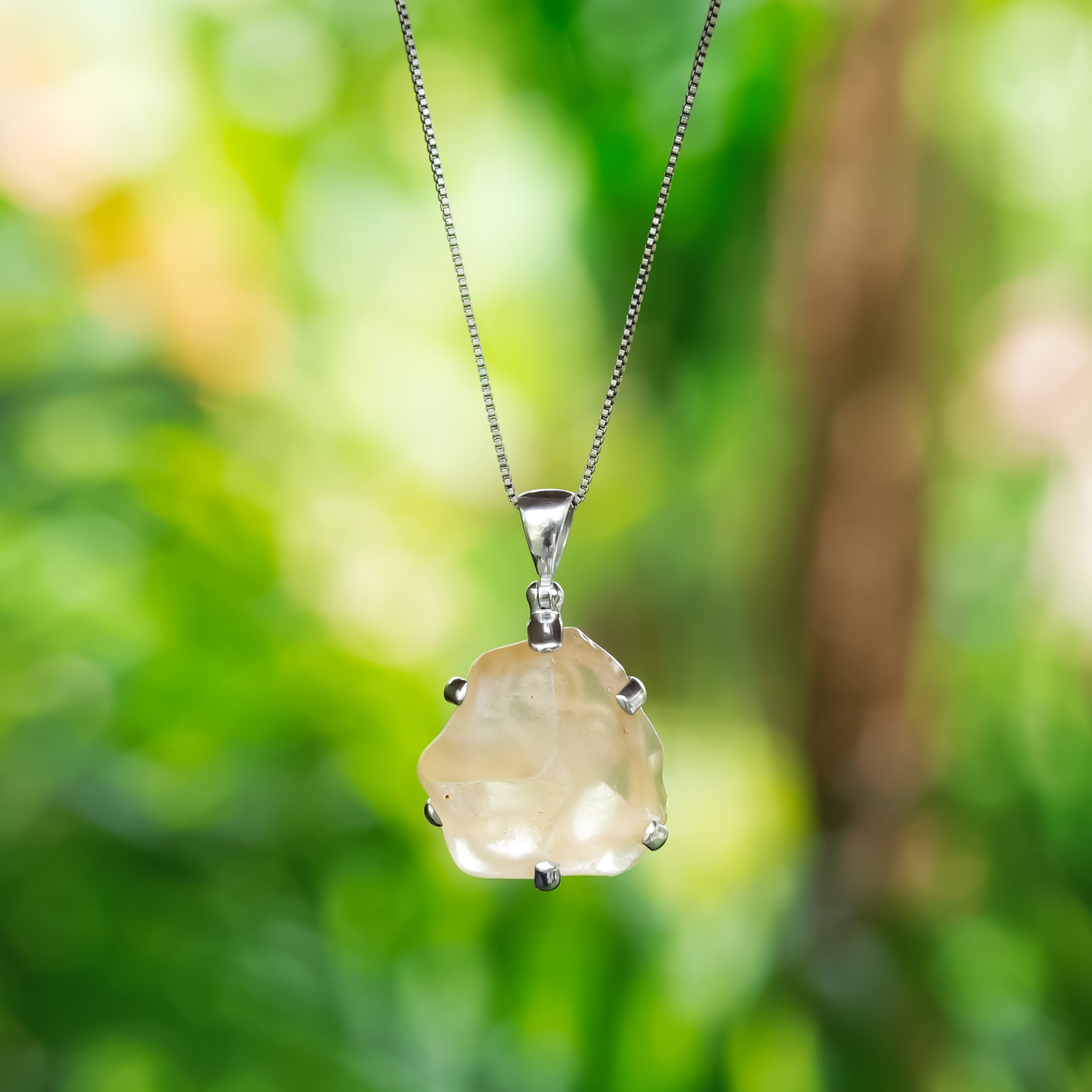 Colgante de tektita del desierto libio Starborn en plata de ley -10/15 ct