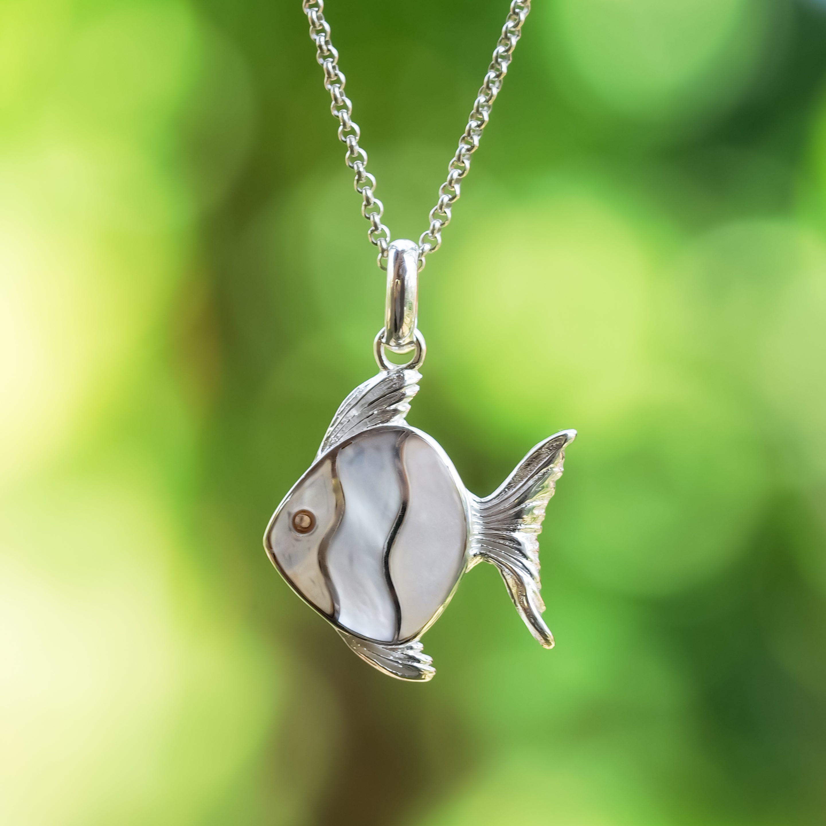 Starborn – Entzückender Fisch-Anhänger mit Edelsteineinlage aus Sterlingsilber