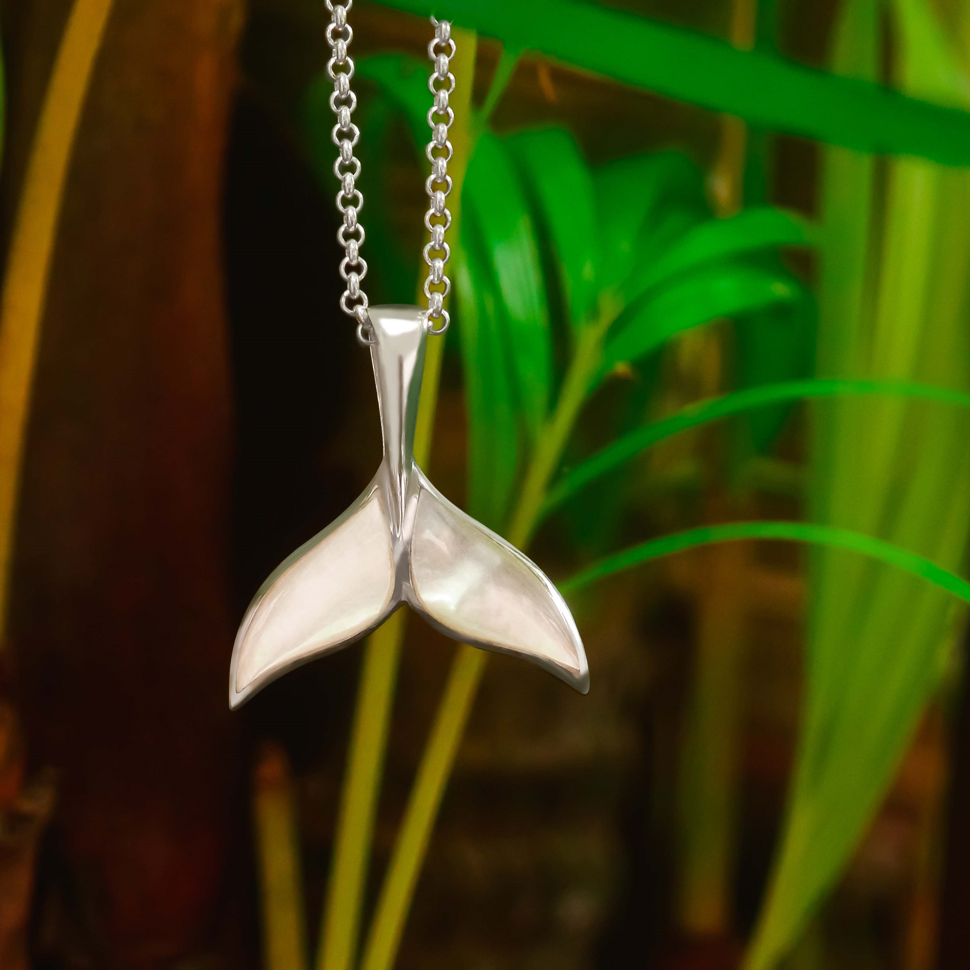 Starborn – Walschwanz-Anhänger aus Sterlingsilber mit Perlmutt