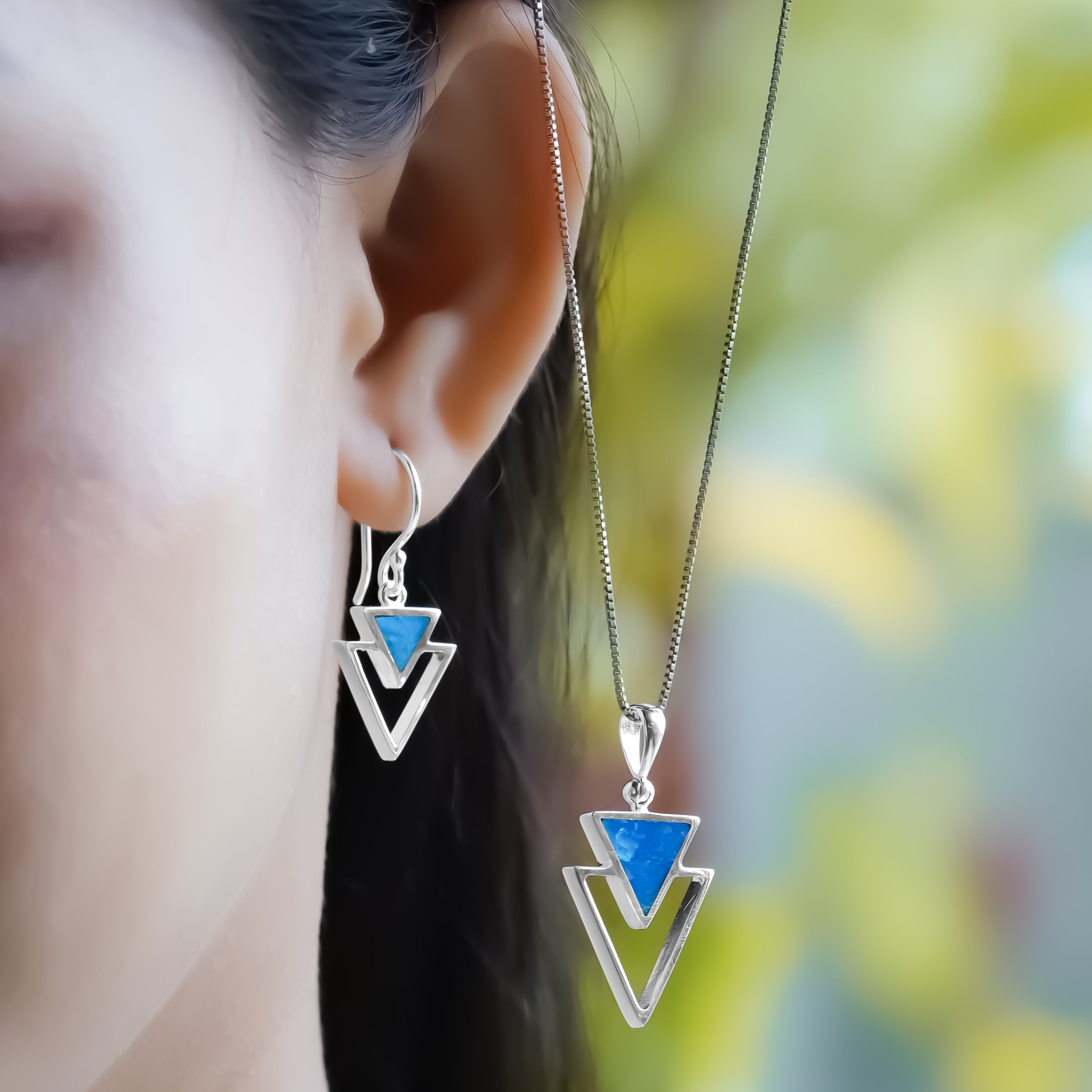 Starborn – Set aus Anhänger und Ohrringen mit peruanischem blauem Opal, gestapelt, dreieckig, aus Sterlingsilber