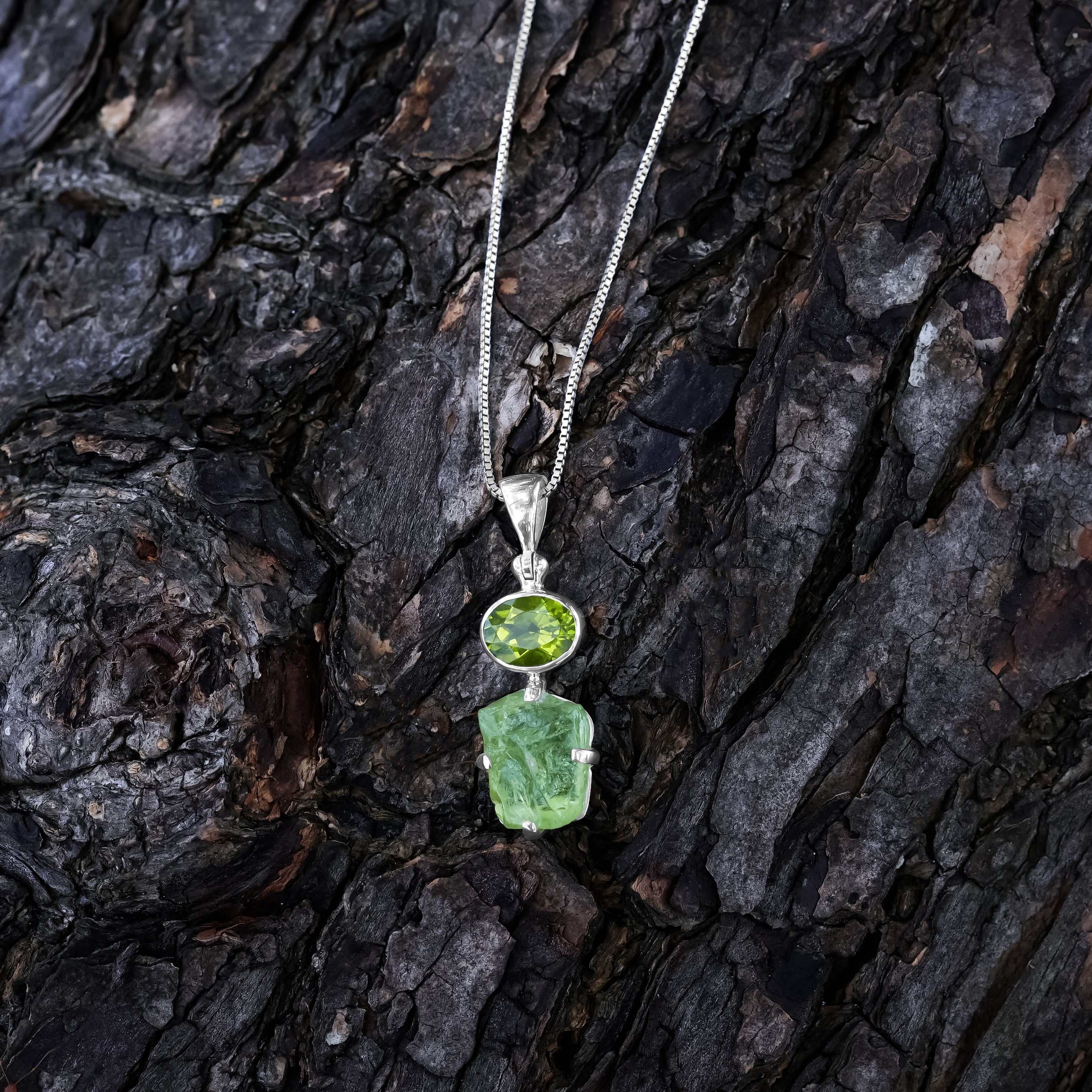 Starborn Peridot Edelstein & Roher Anhänger aus Sterlingsilber