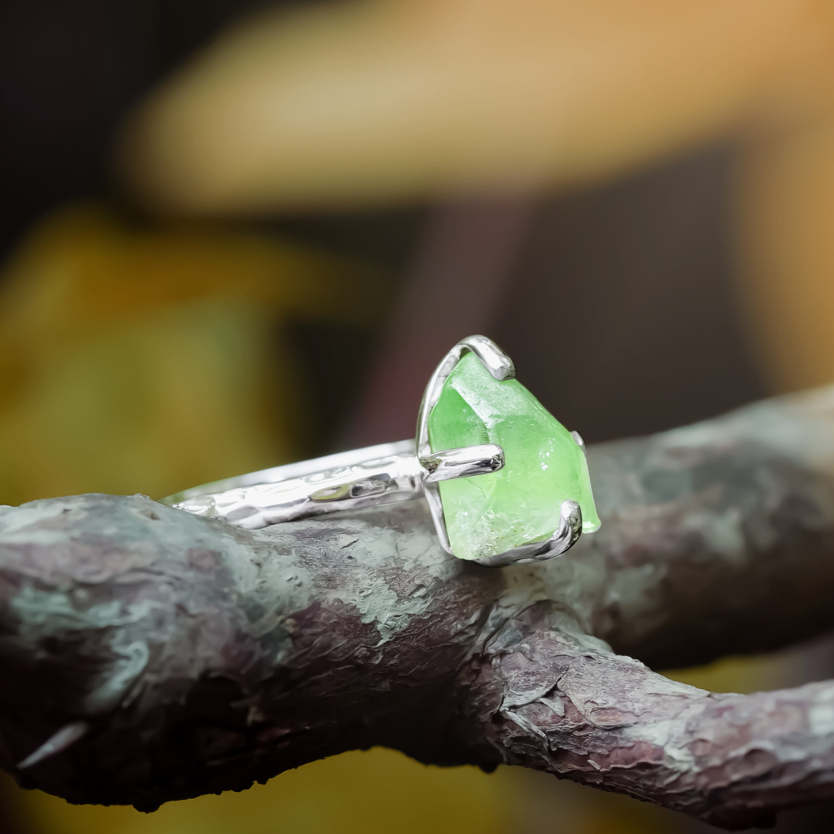 Anillo de cristal de peridoto Starborn en plata de ley fina