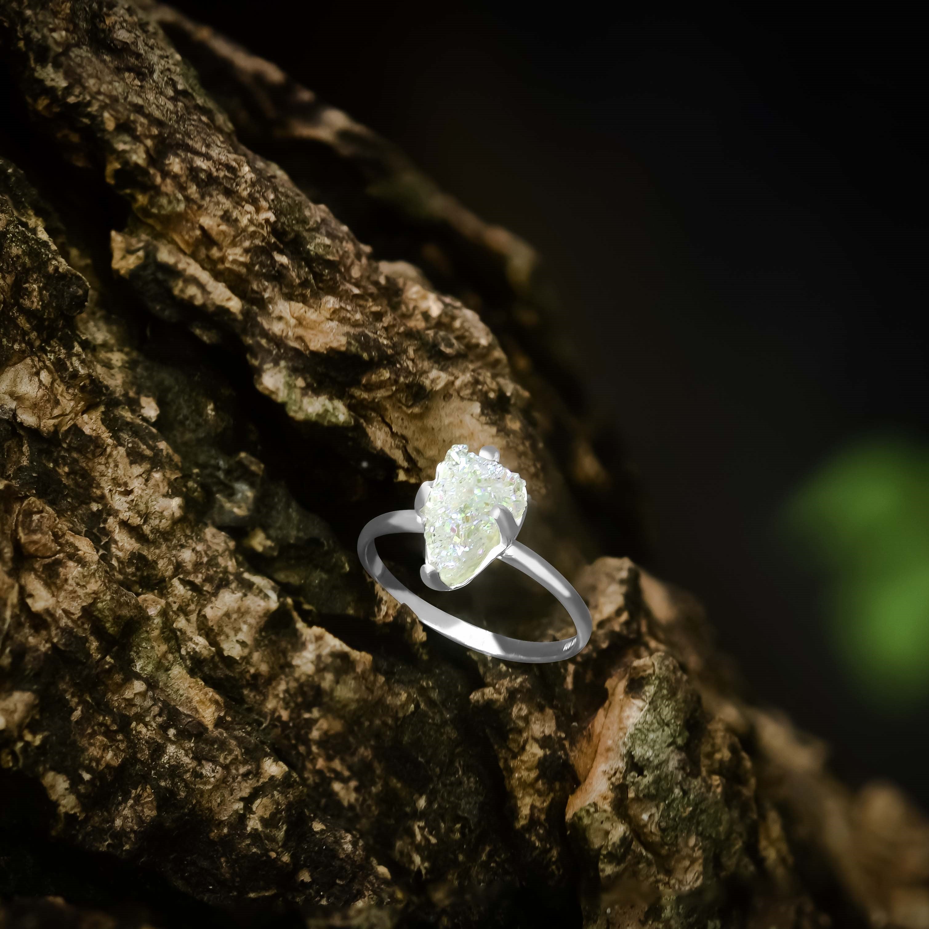 Anillo de cristal de cuarzo iridiscente Starborn en plata de ley