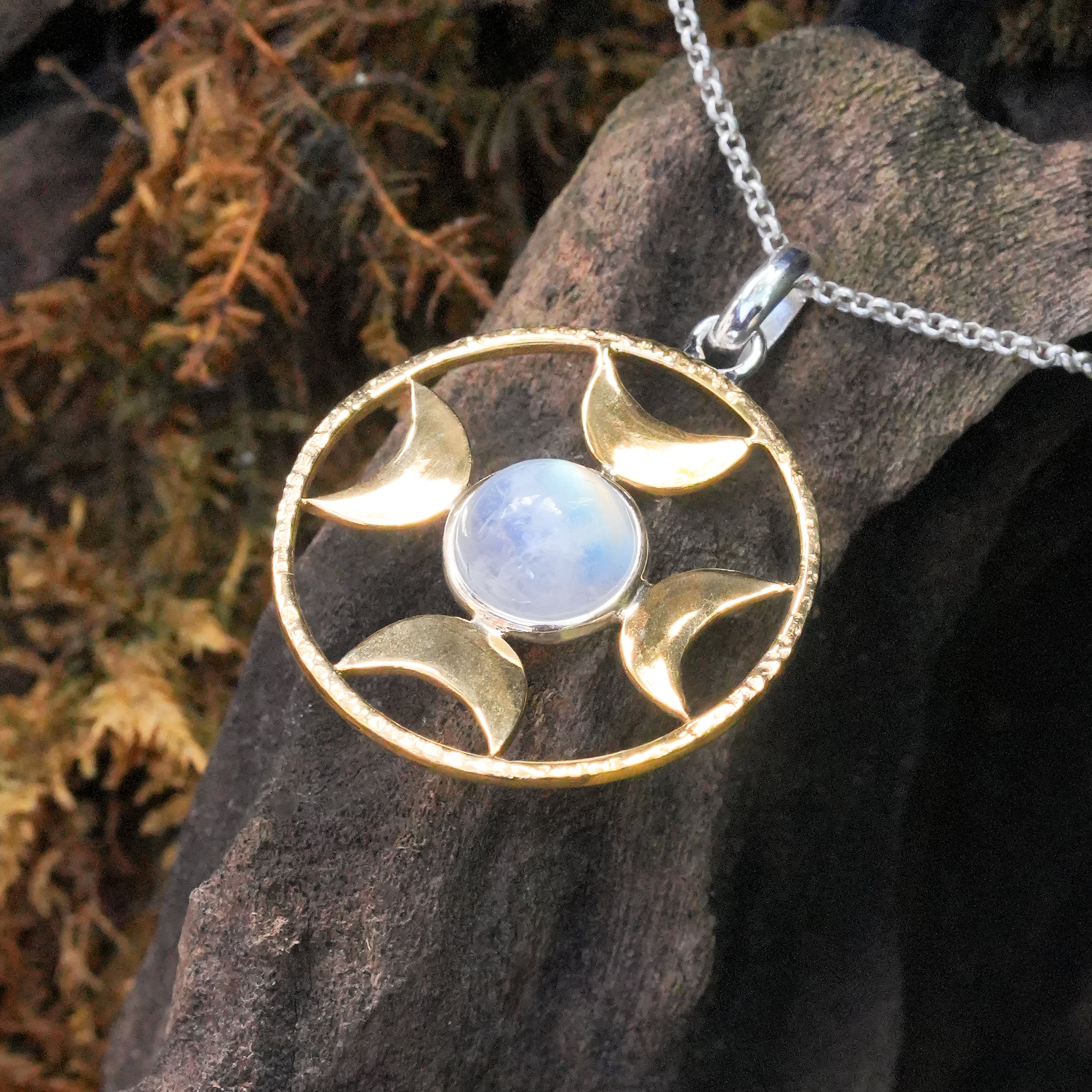 Starborn Kugel Regenbogen-Mondstein Richtungsorientierter Halbmond-Anhänger aus Sterlingsilber