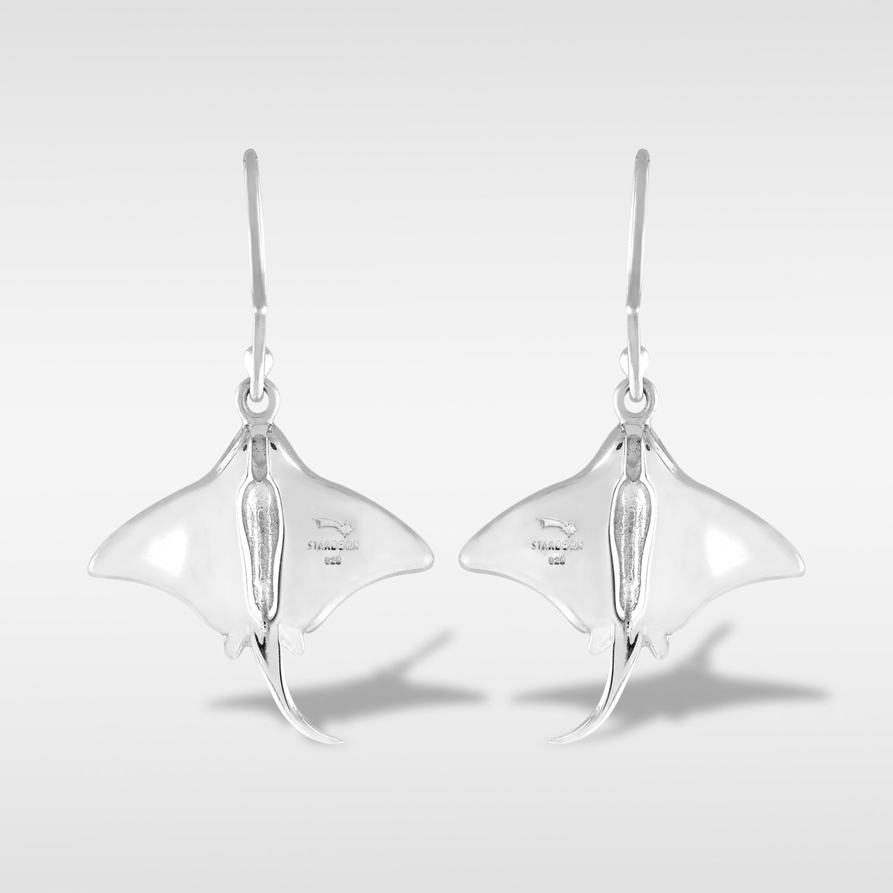 Pendientes de mantarraya con piedras preciosas de Starborn en plata de ley