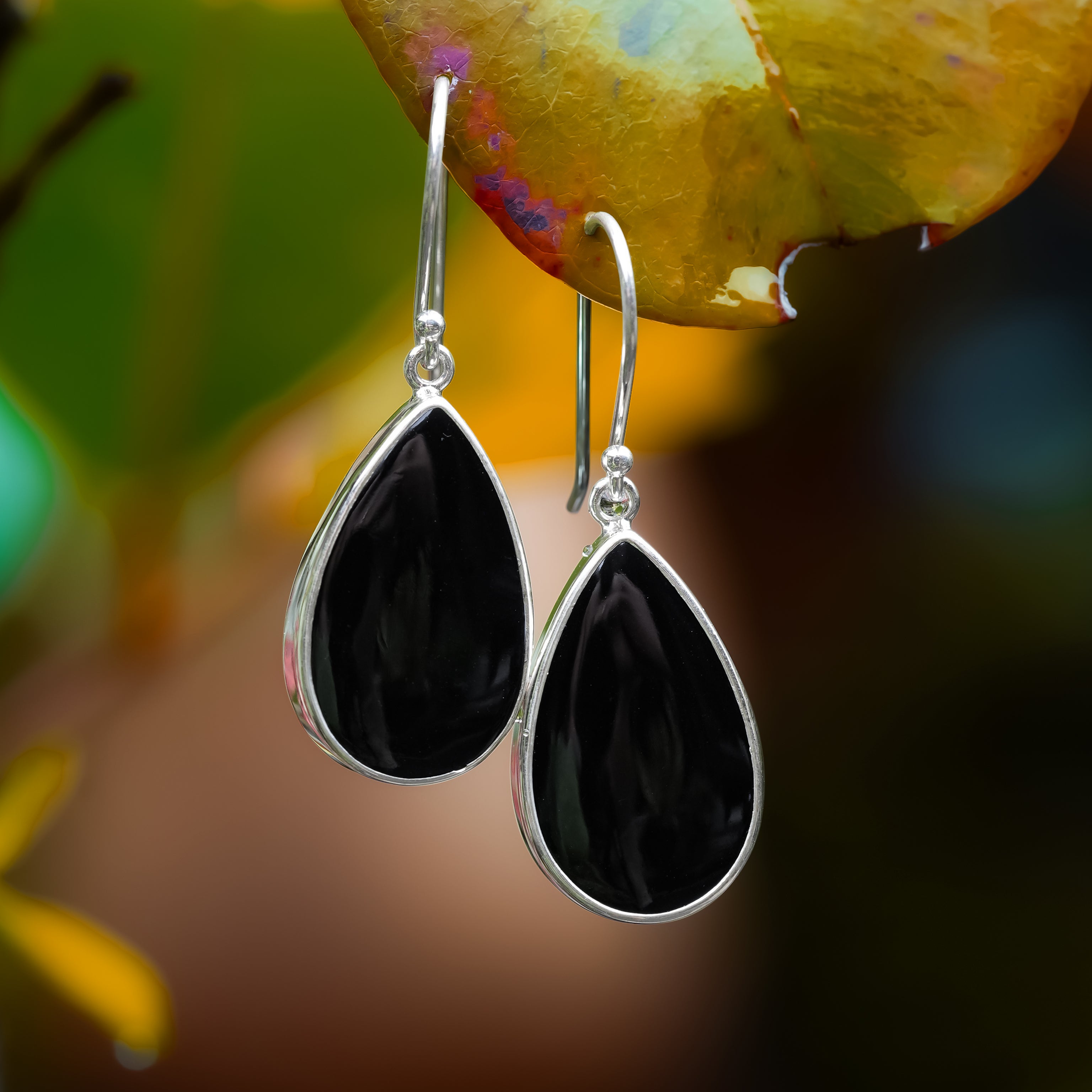 Pendientes colgantes en forma de pera de shungita Starborn en plata de ley