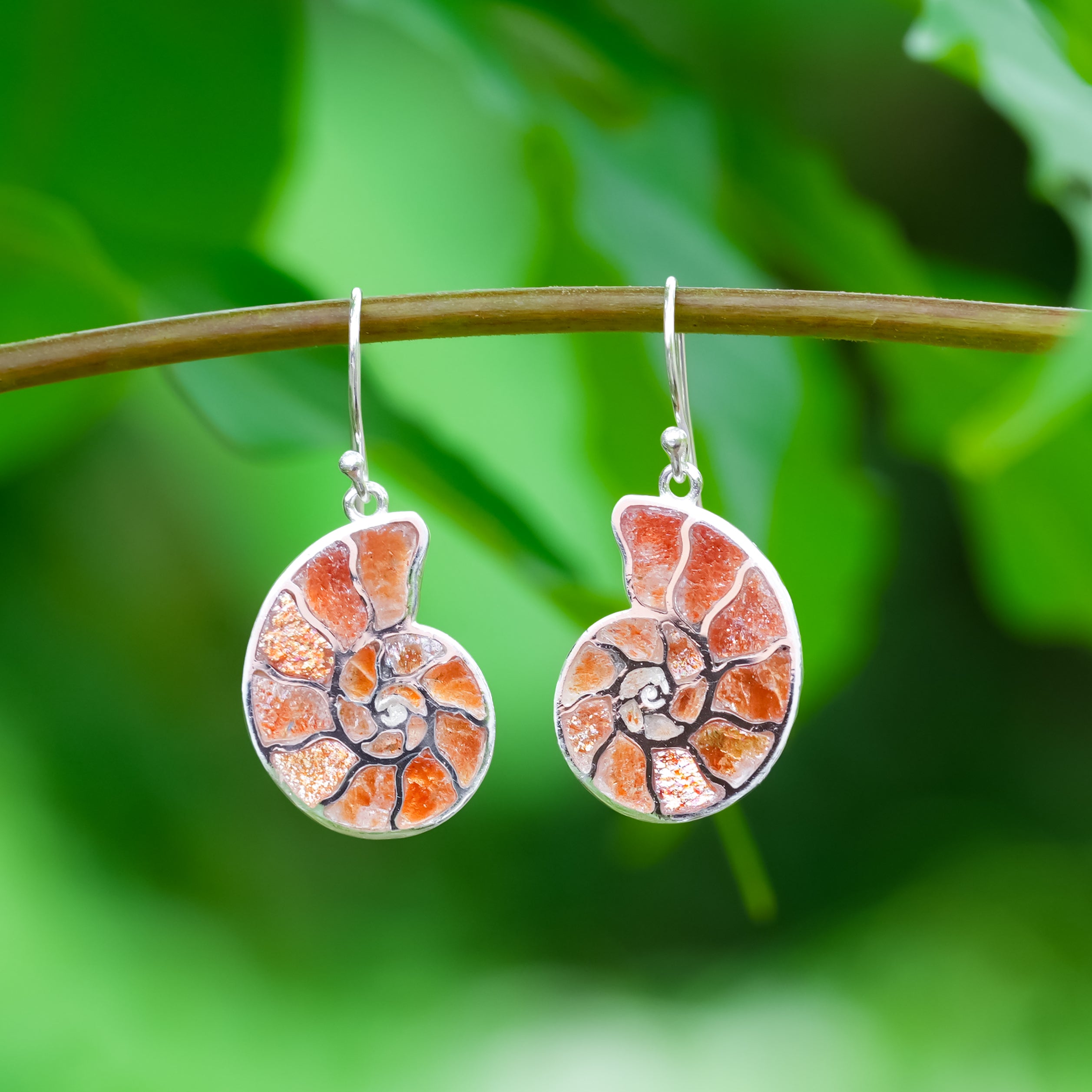 Starborn Ohrring aus Sterlingsilber mit Nautilus-Ammonit und Edelsteineinlage, klein