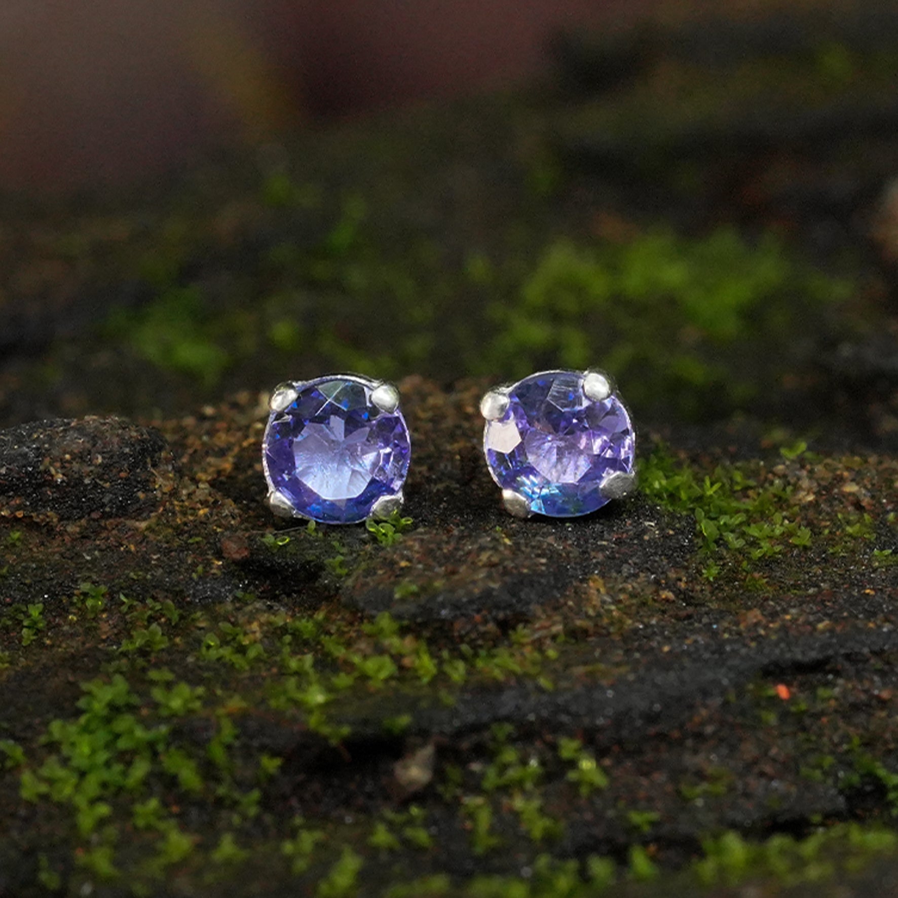 Starborn Tanzanite Round Faceted 4mm Prongset Post Earrings in Sterling Silver