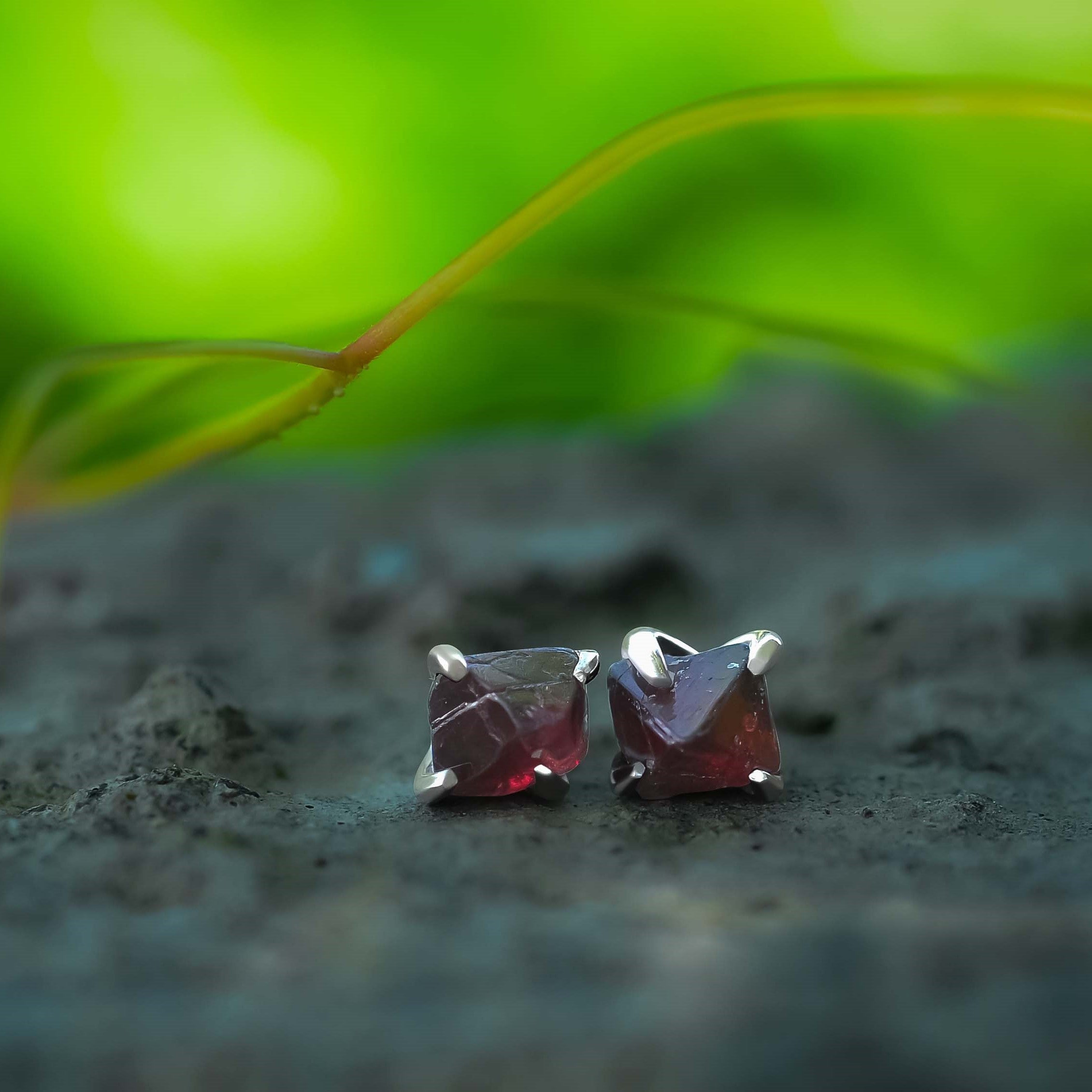 Pendientes estilo poste con cristales de circón Starborn en plata de ley