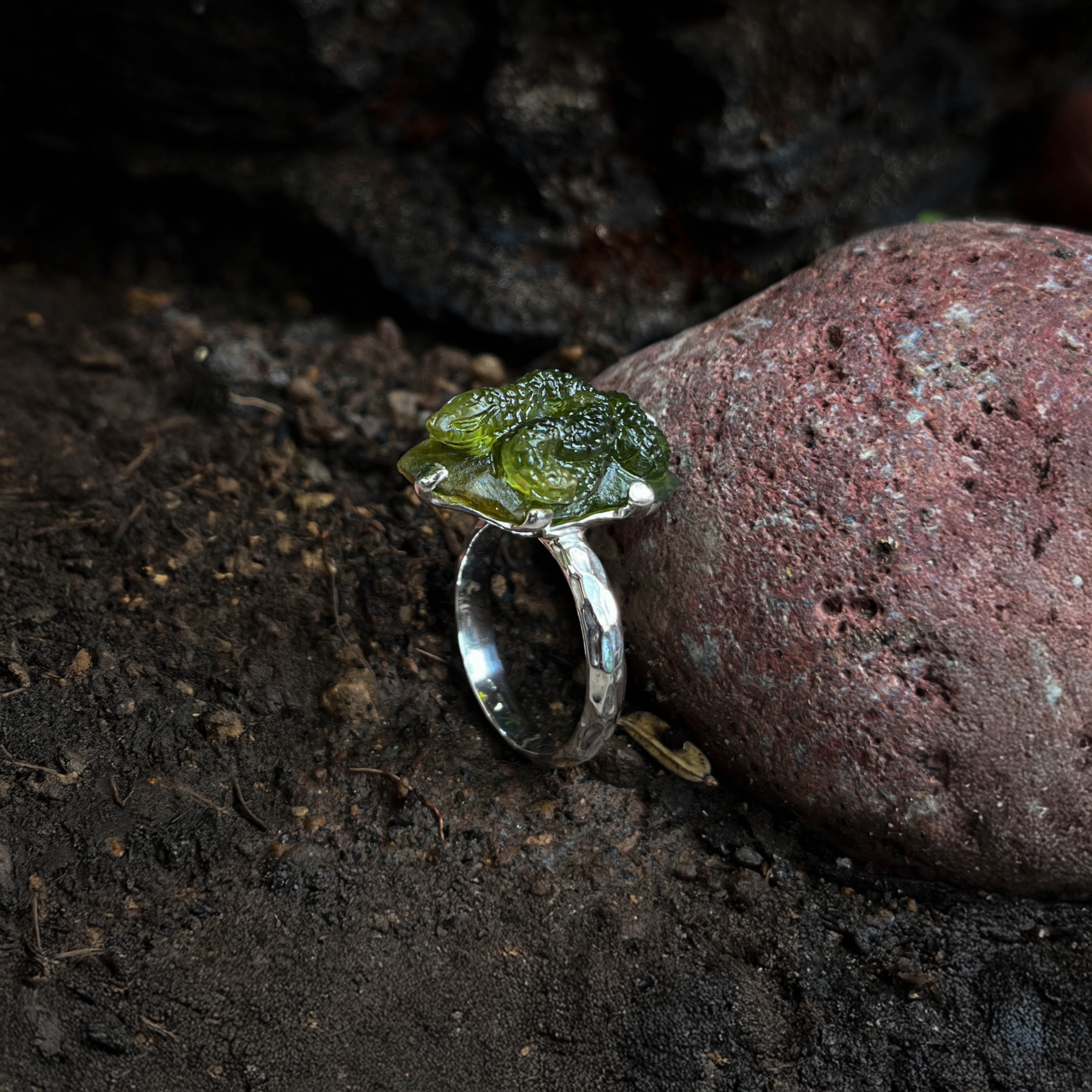 Starborn Hand-Carved Arizona Peridot Snake Ring in Sterling Silver - Size 8