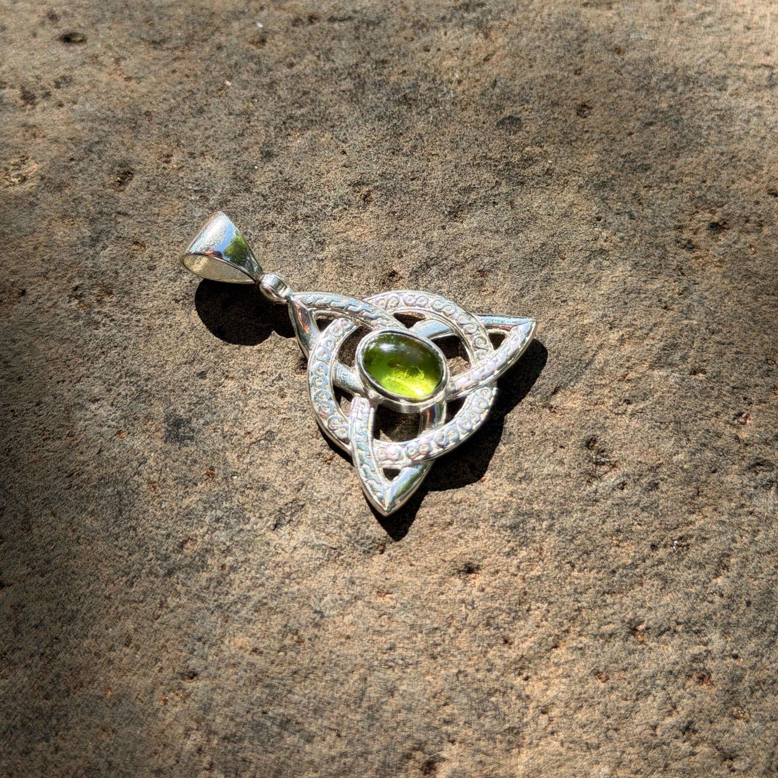 Starborn Arizona Peridot Celtic Knot Pendant in Sterling Silver