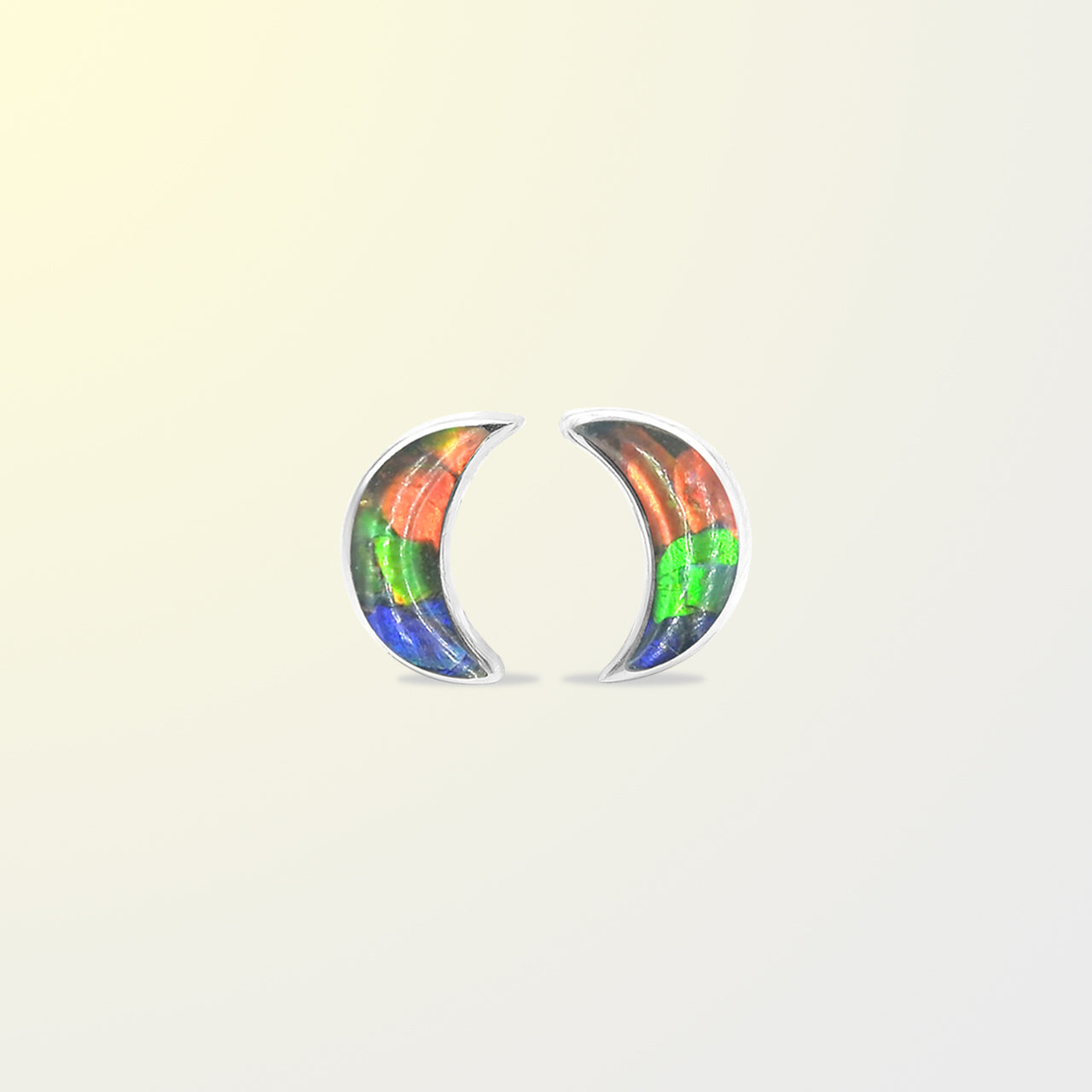 Aretes estilo poste con forma de luna creciente de Starborn en plata de ley