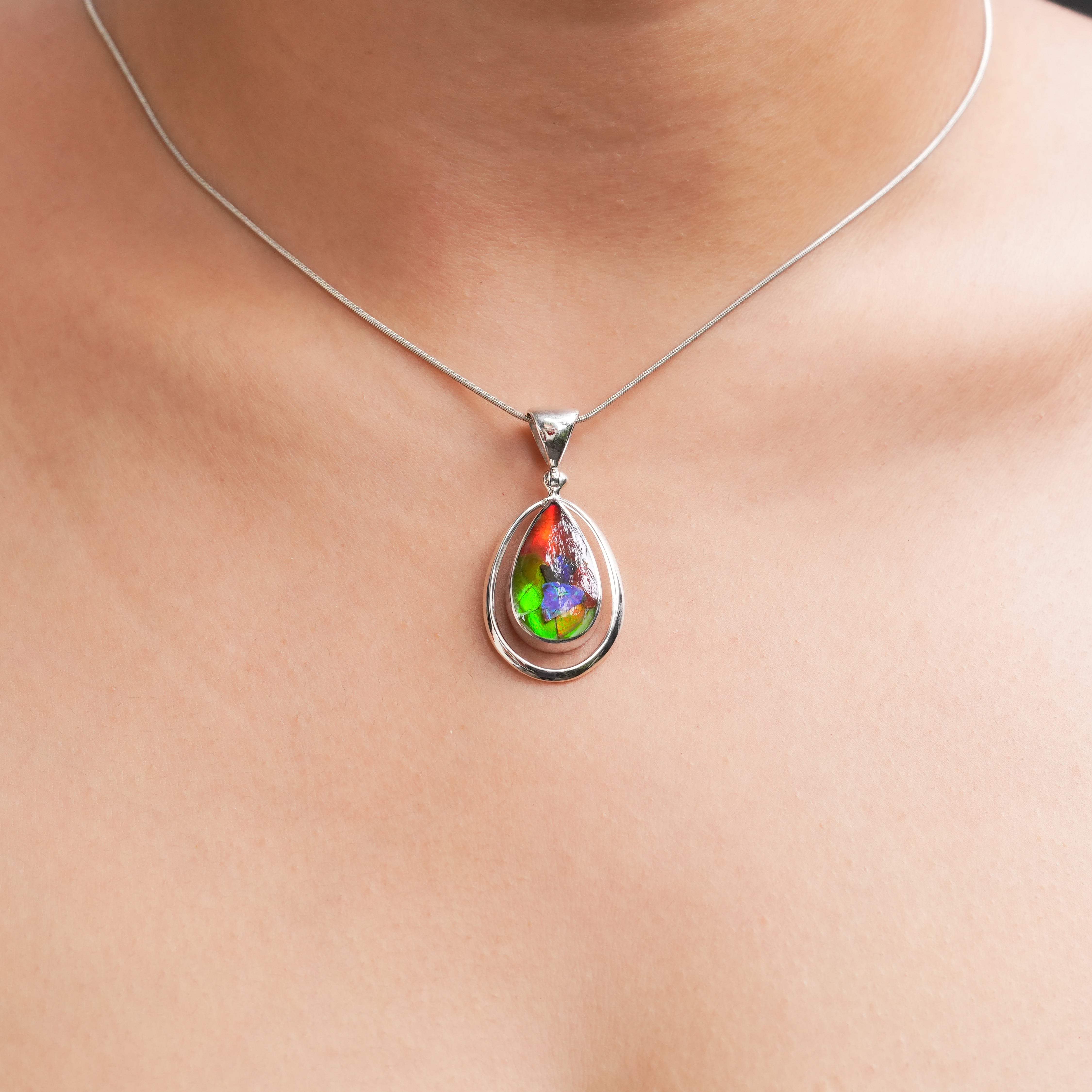 Starborn Ammolite Birnenanhänger mit Rahmen in Sterling Silber