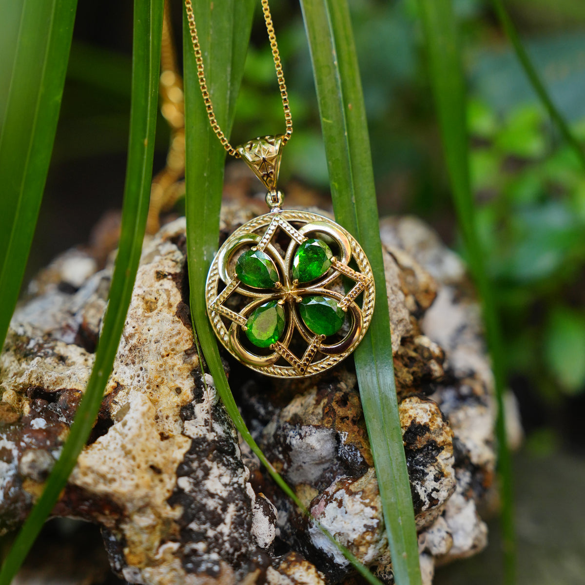 Starborn Chrome Diopside Four Petal Flower Pendant in Nordic Gold