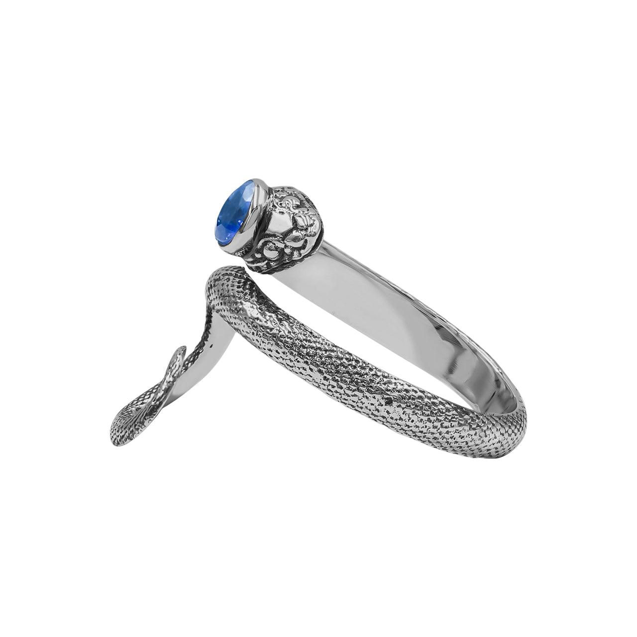 Starborn – Spiralförmiger Schlangenring mit facettiertem Kyanit in Sterlingsilber
