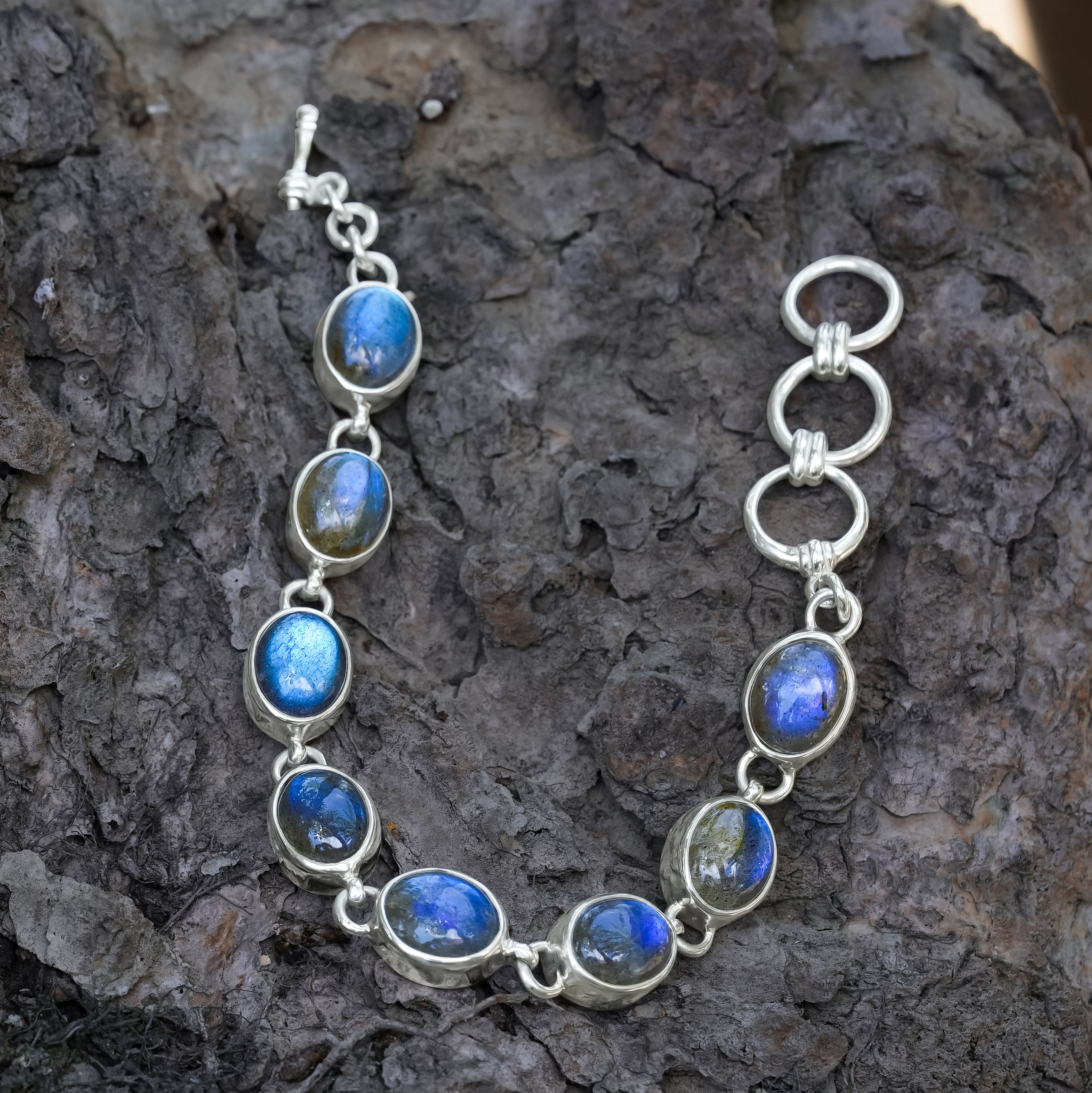 Pulsera ovalada de labradorita Starborn en plata de ley