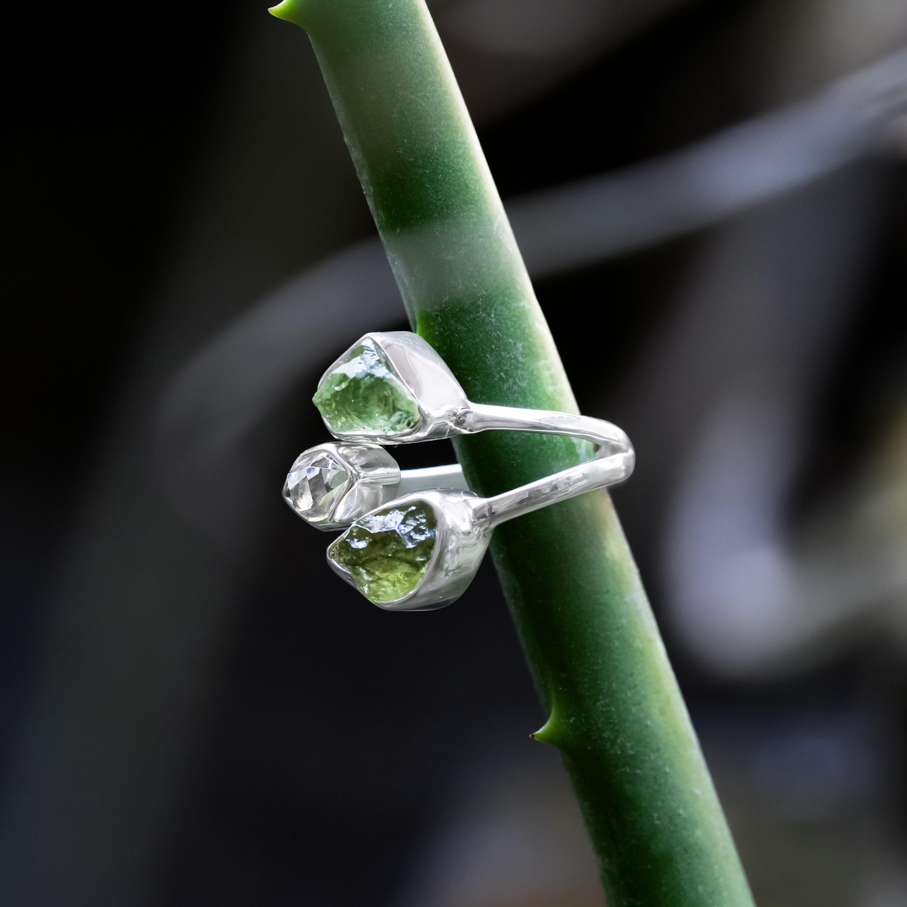 Starborn Moldavit- und Herkimer-Diamantring in Sterlingsilber
