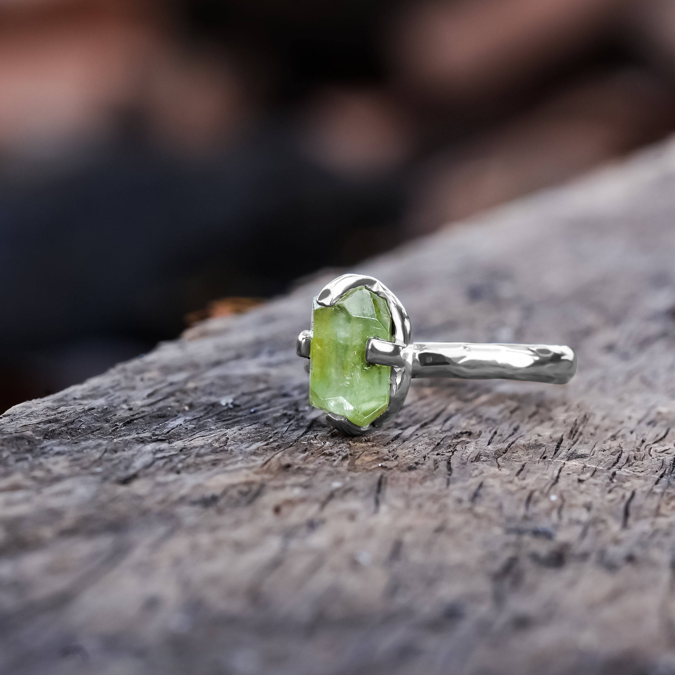 Anillo con puntas de cristal de peridoto Starborn en plata de ley