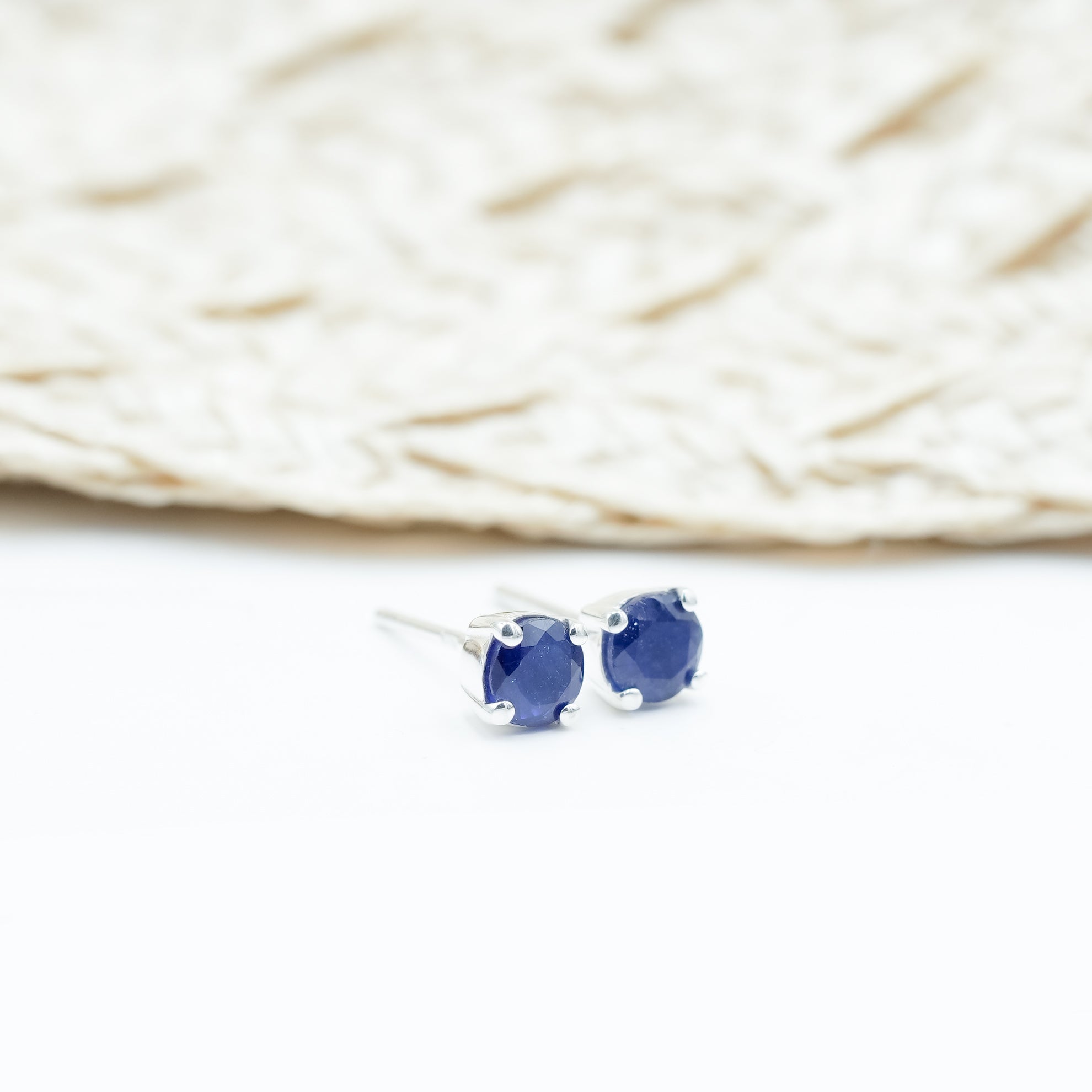 Starborn Sapphire Round Faceted 5mm Prongset Post Earrings in Sterling Silver
