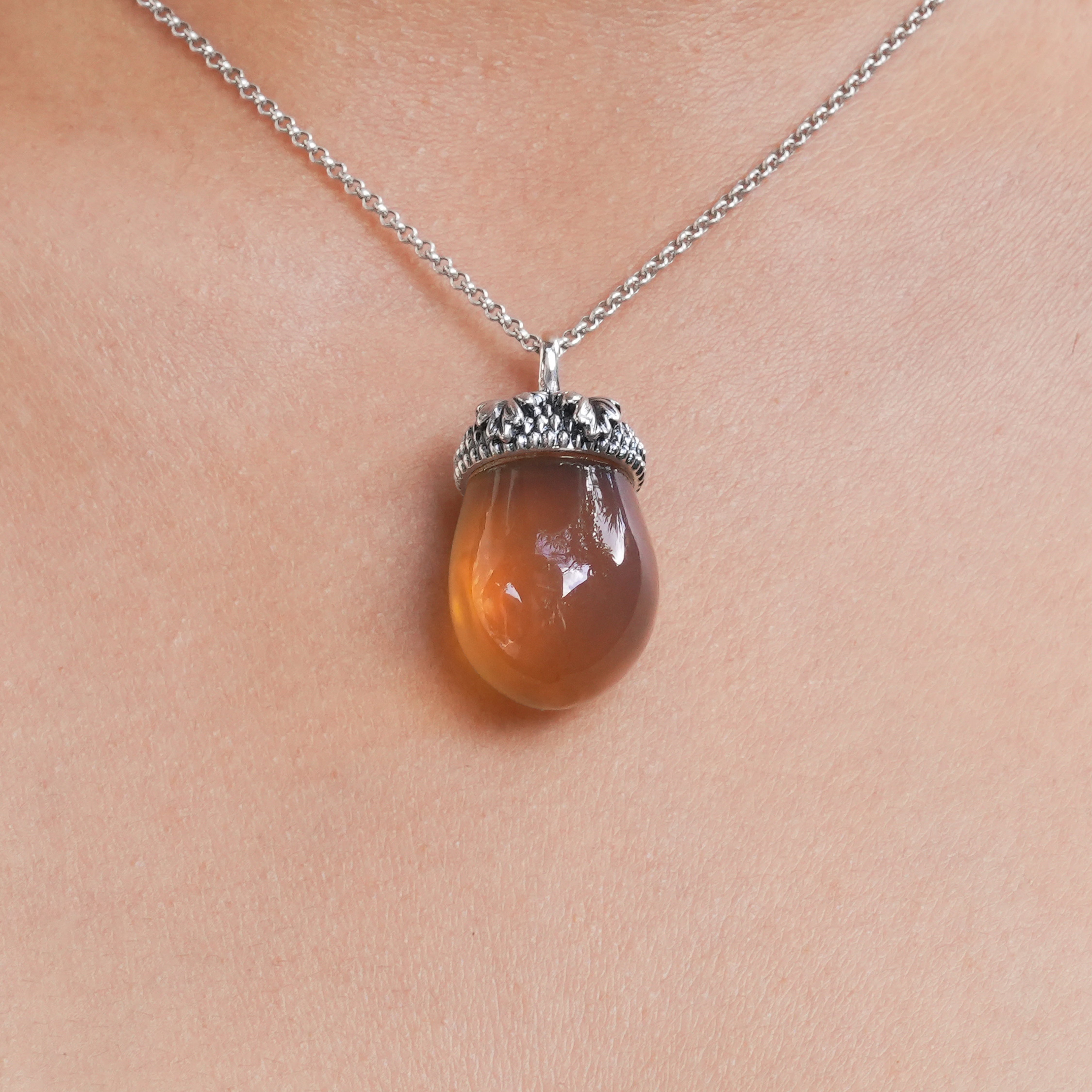 Starborn Sumatra-Bernstein-Eichel-Anhänger aus Sterlingsilber