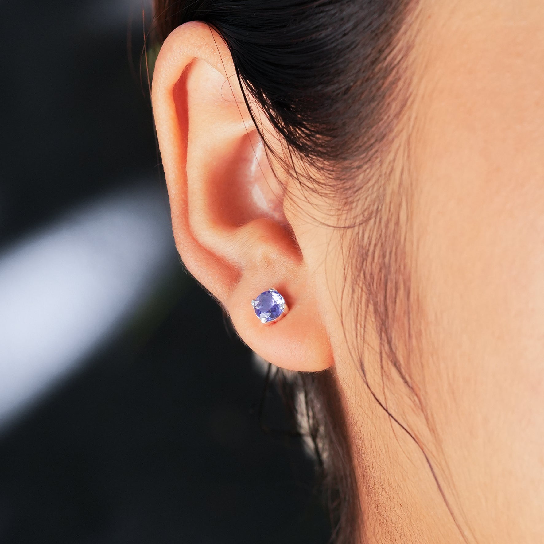 Starborn Tanzanite Round Faceted 4mm Prongset Post Earrings in Sterling Silver