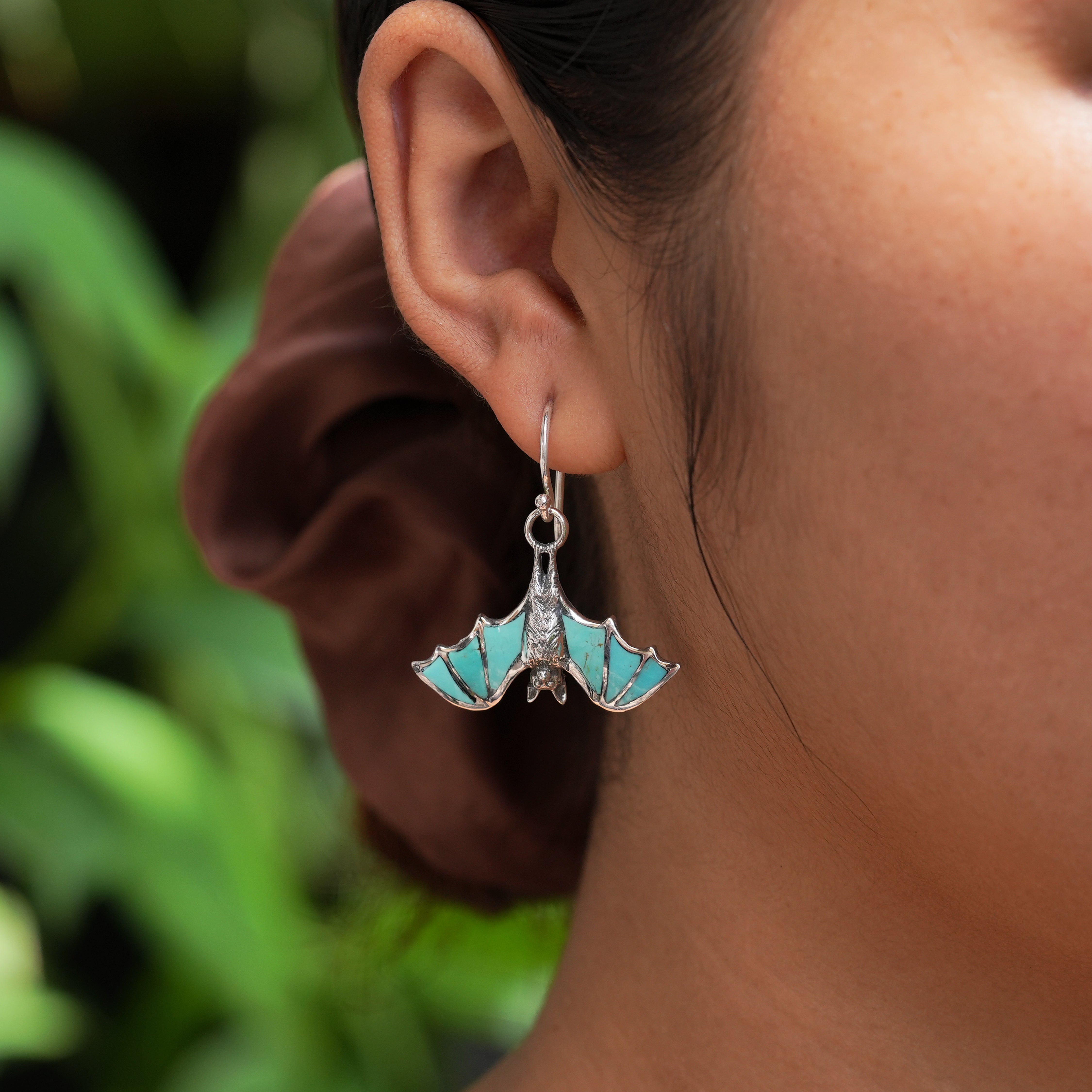 Pendientes colgantes de murciélago con incrustaciones de turquesa Starborn en plata de ley fina