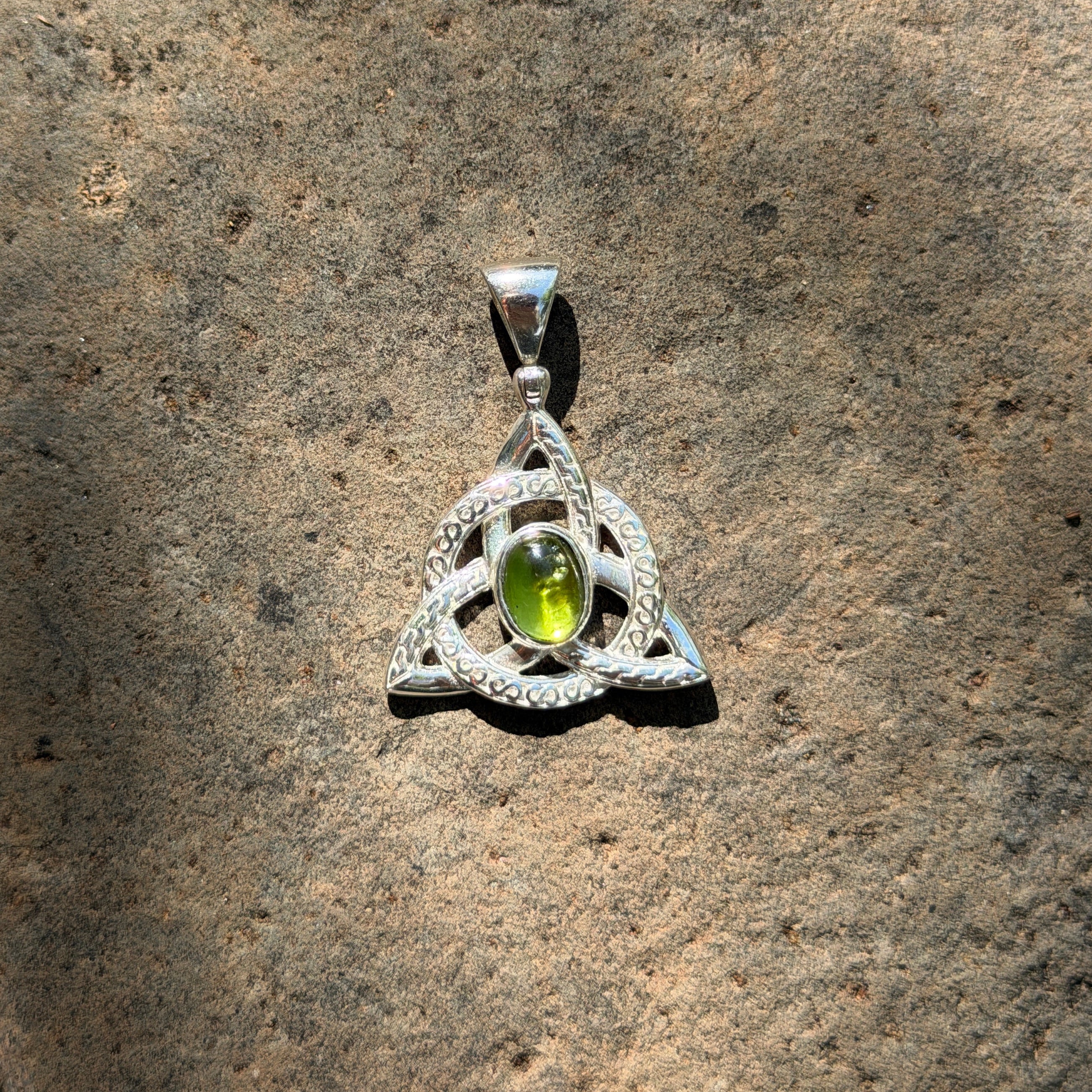 Starborn Arizona Peridot Celtic Knot Pendant in Sterling Silver