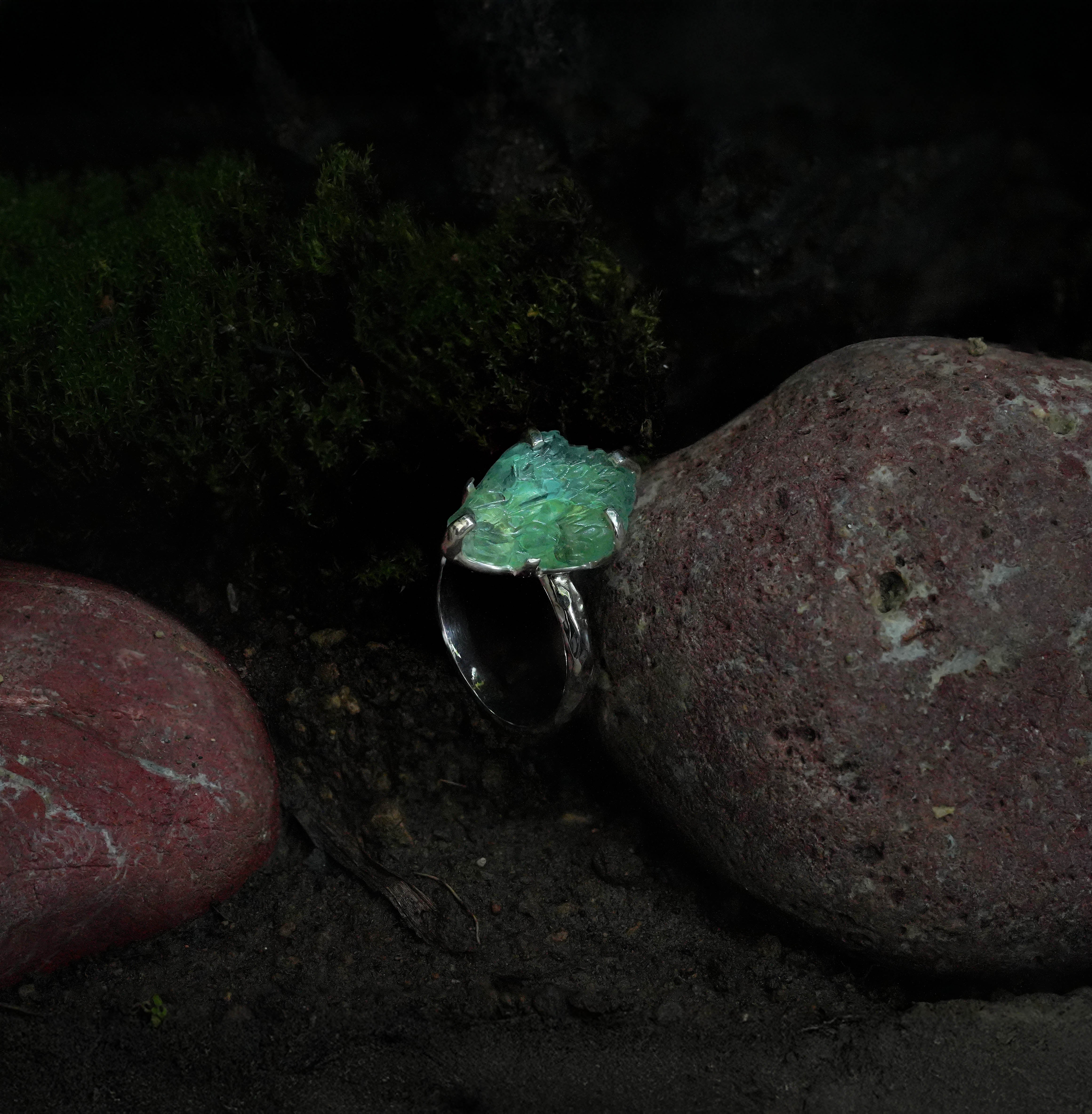 Starborn Hand-Carved Green Fluorite Snake Head Ring in Sterling Silver - Size 9