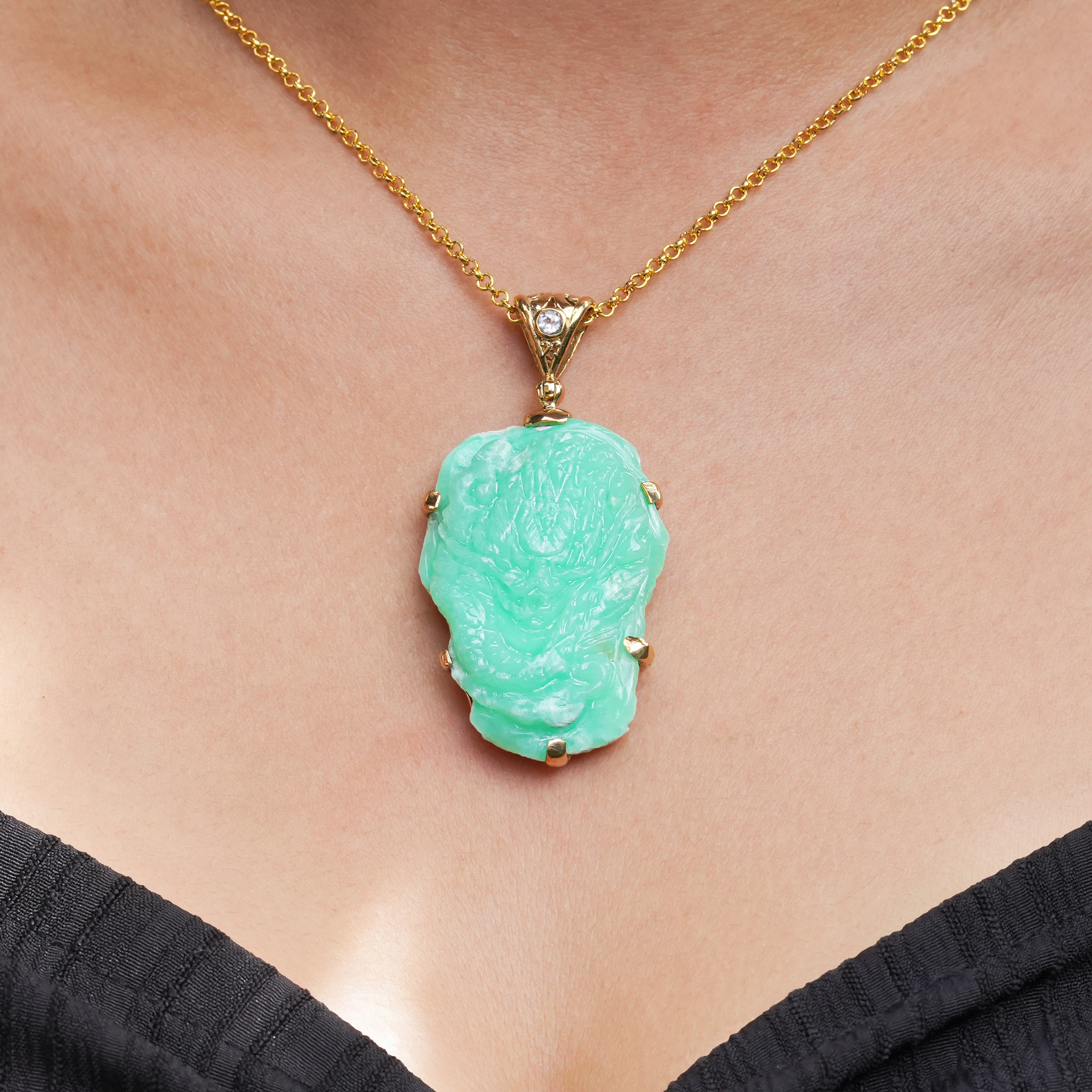 Starborn handgeschnitzter Chrysopras Drachen-Anhänger mit weißem Topas in Nordischem Gold