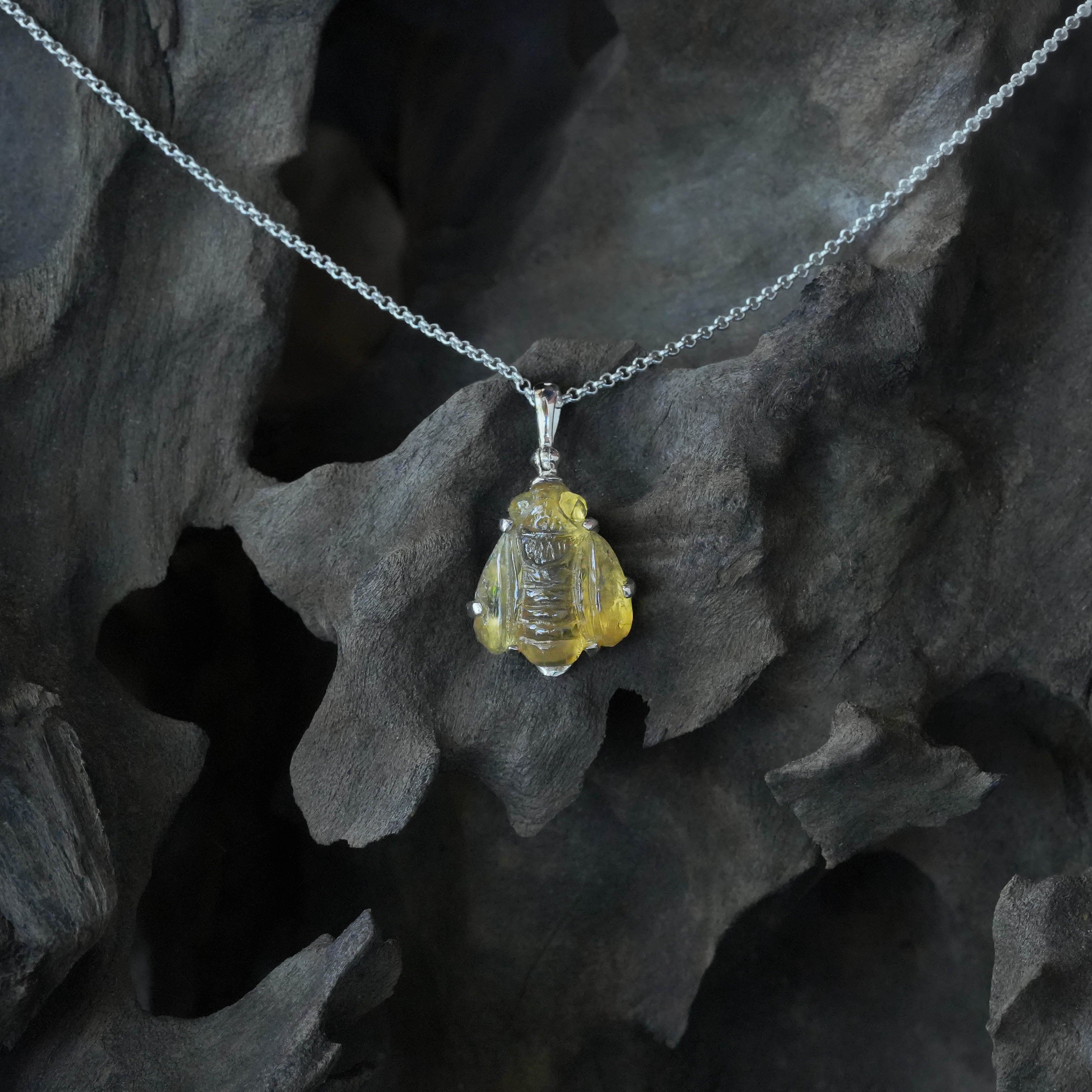 Starborn Handgeschnitzter Sumatra Bernstein Bienen-Anhänger aus Sterlingsilber - 1 Stück